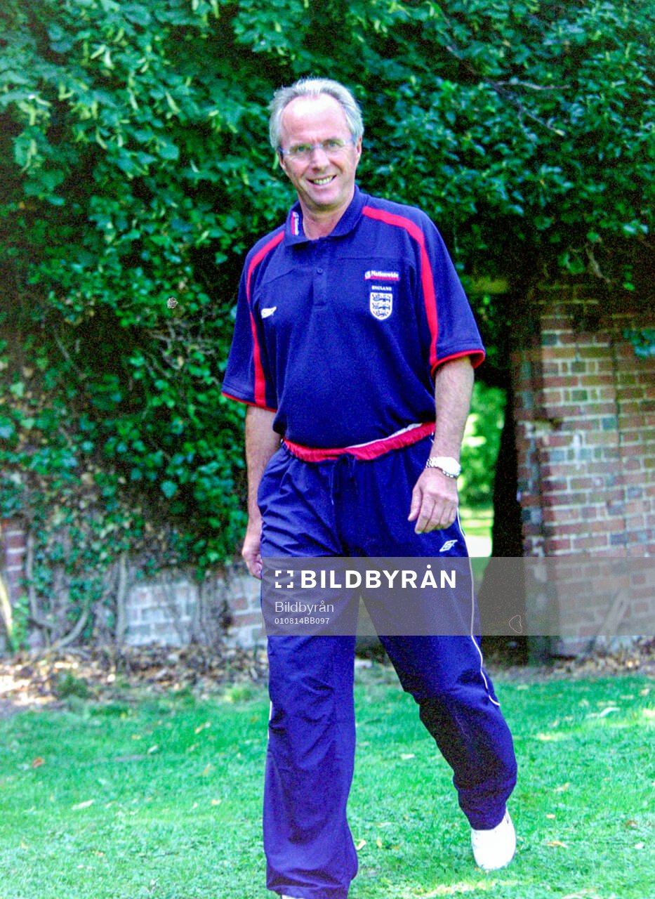 Football, England: England manager Sven-Goran Eriksson arriving for a press conference.