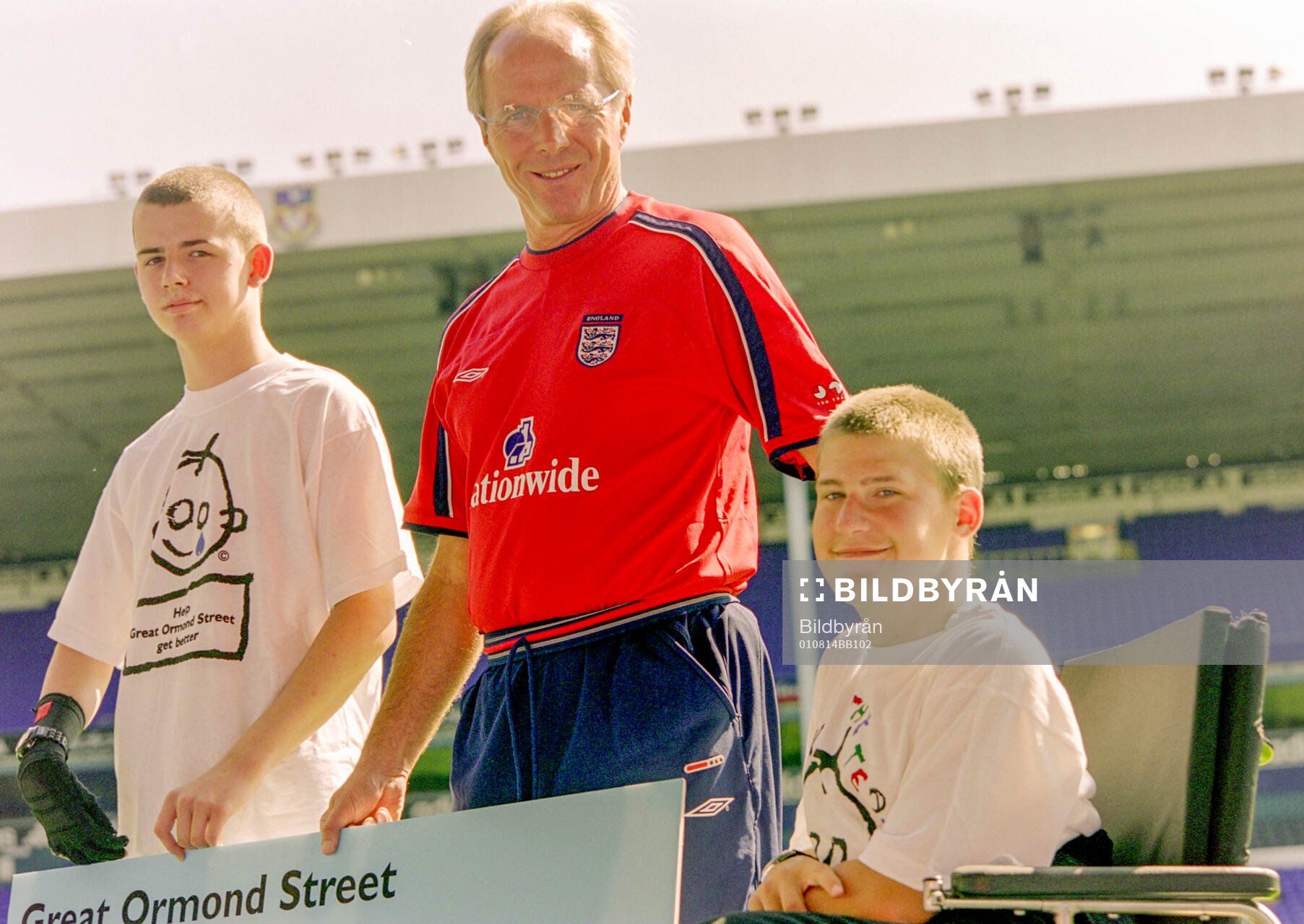 England manager Sven-Goran Eriksson with children