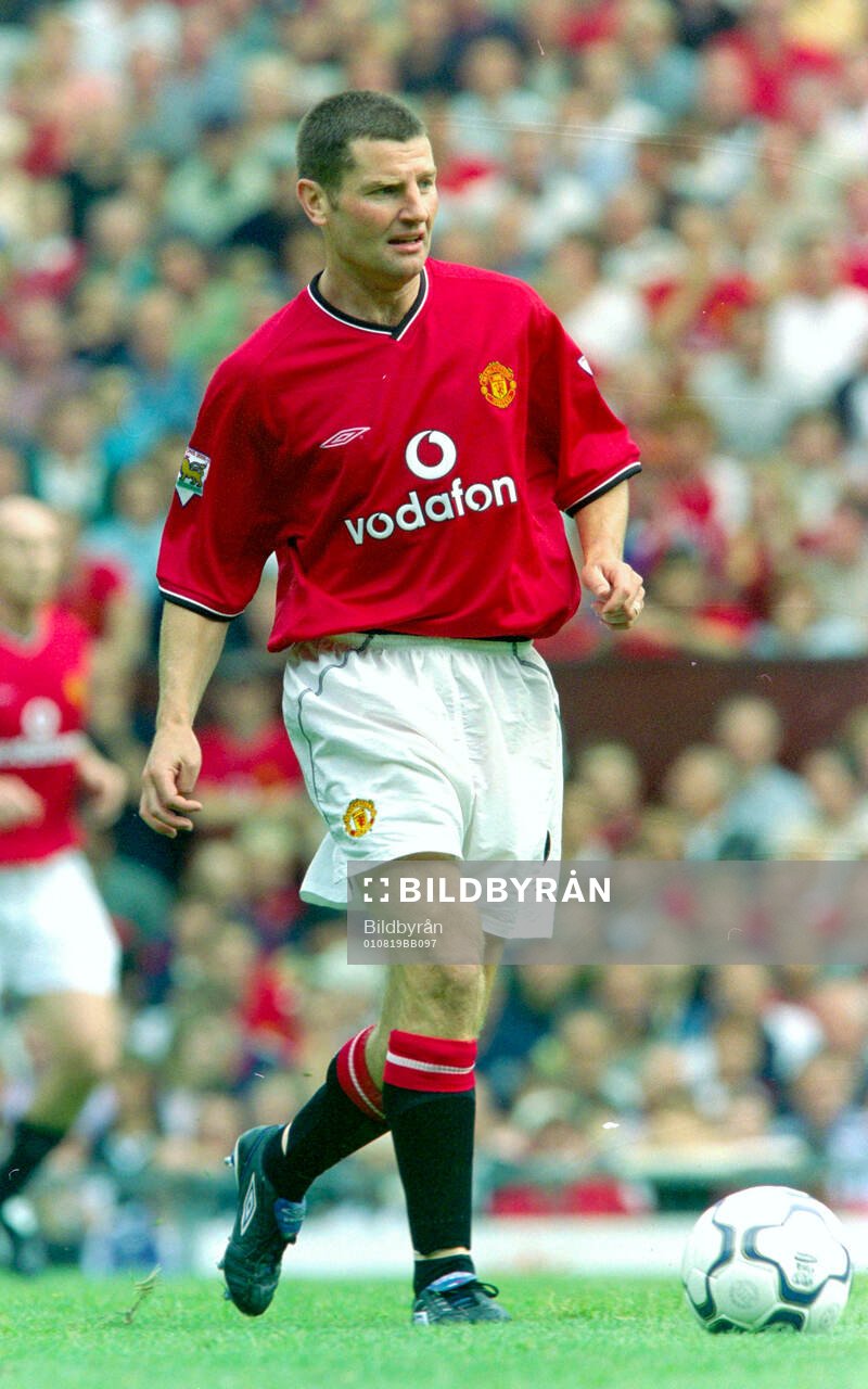 Football, Premier League, Season 2001-2002, Manchester United - Fulham: Denis Irwin of Manchester United.