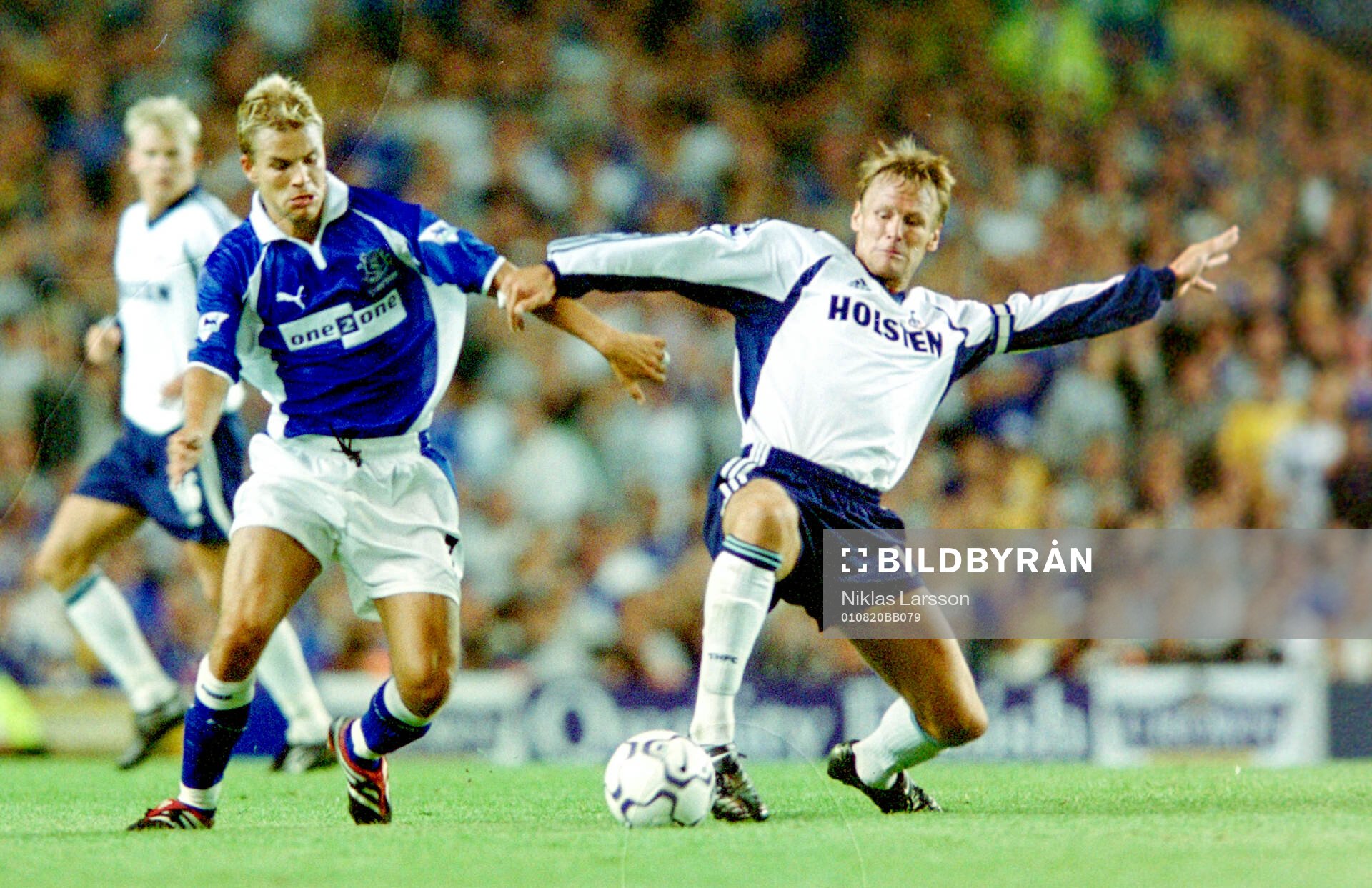 Evertons Niclas Alexandersson against Spurs Teddy Sheringham
