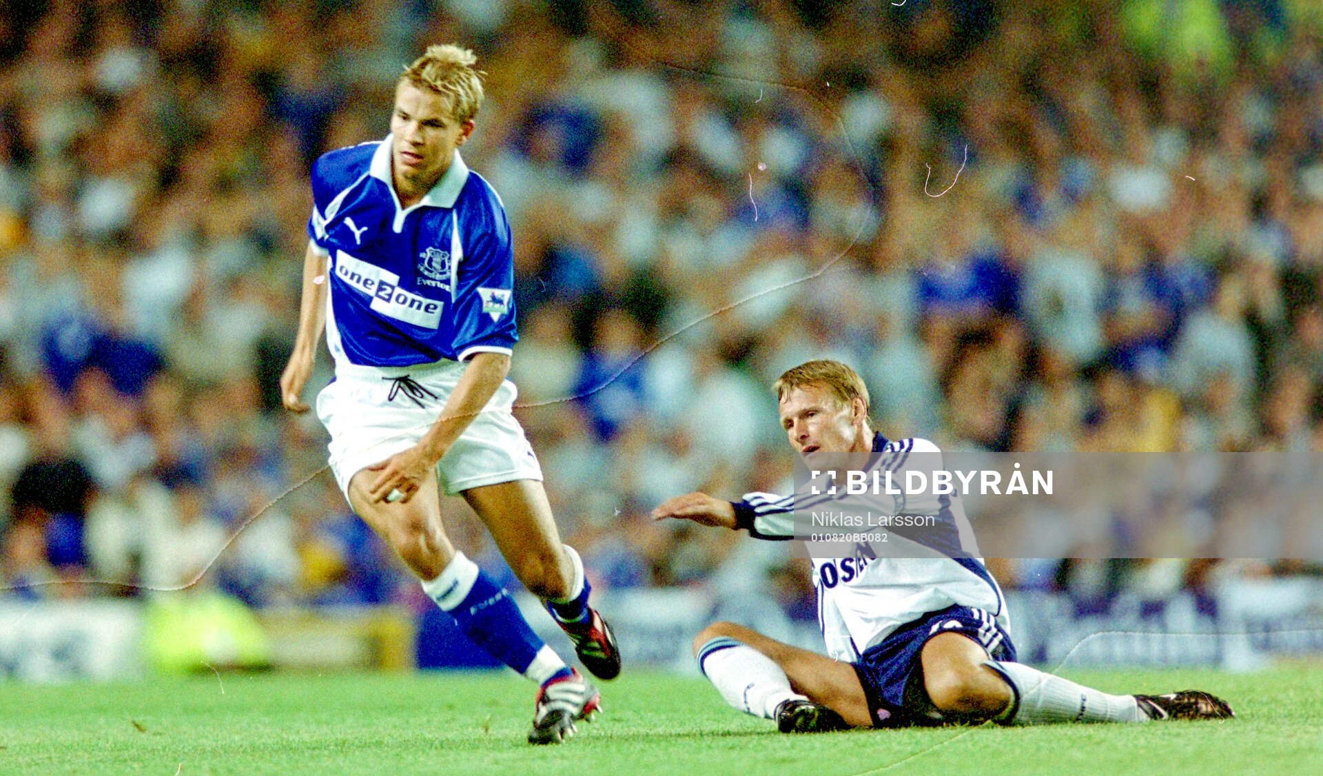Evertons Niclas Alexandersson against Spurs Teddy Sheringham