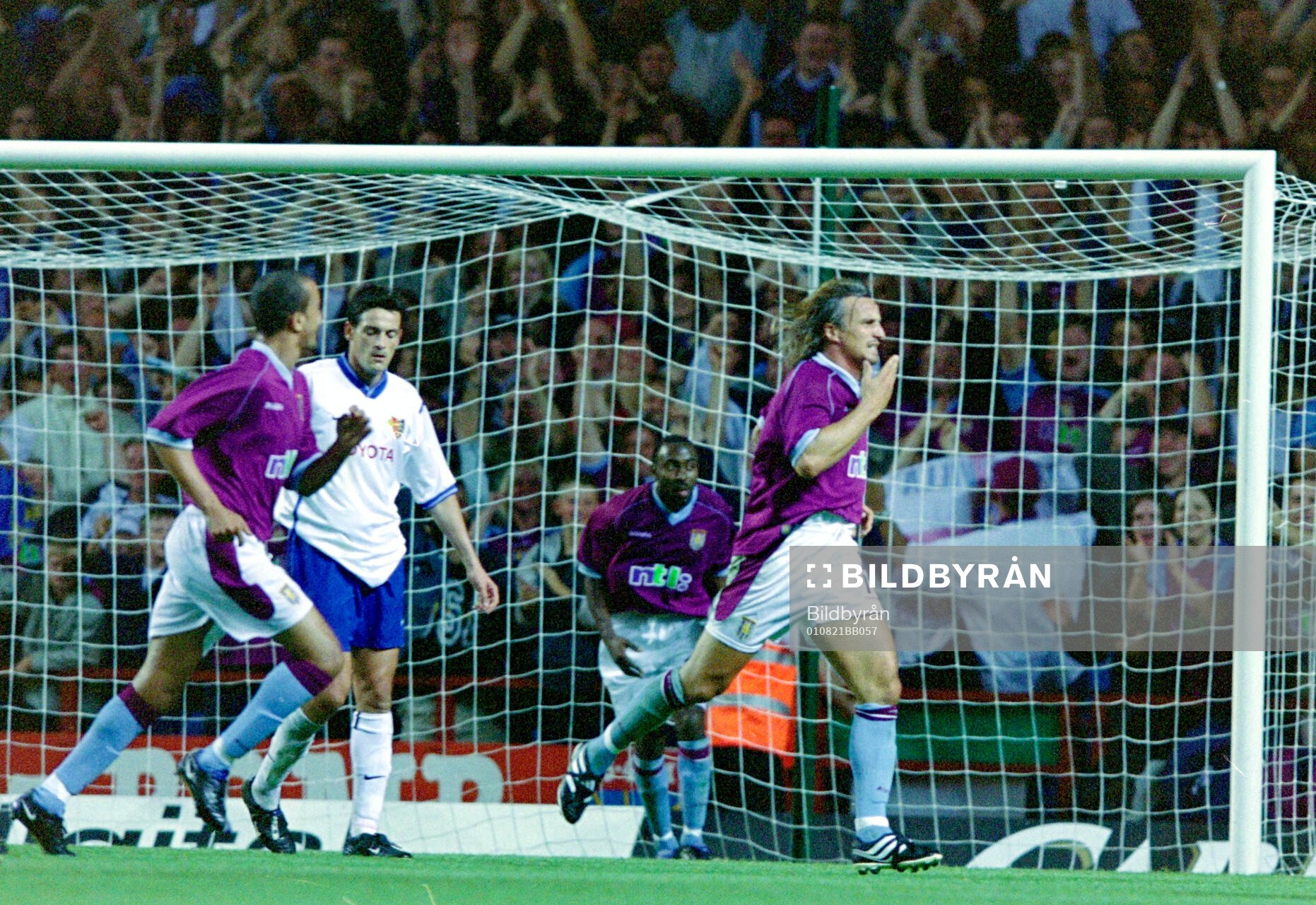Football, UEFA Intertoto Cup, Final, Aston Villa - FC Basel 4-1: David Ginola of Aston Villa celebrates a goal.