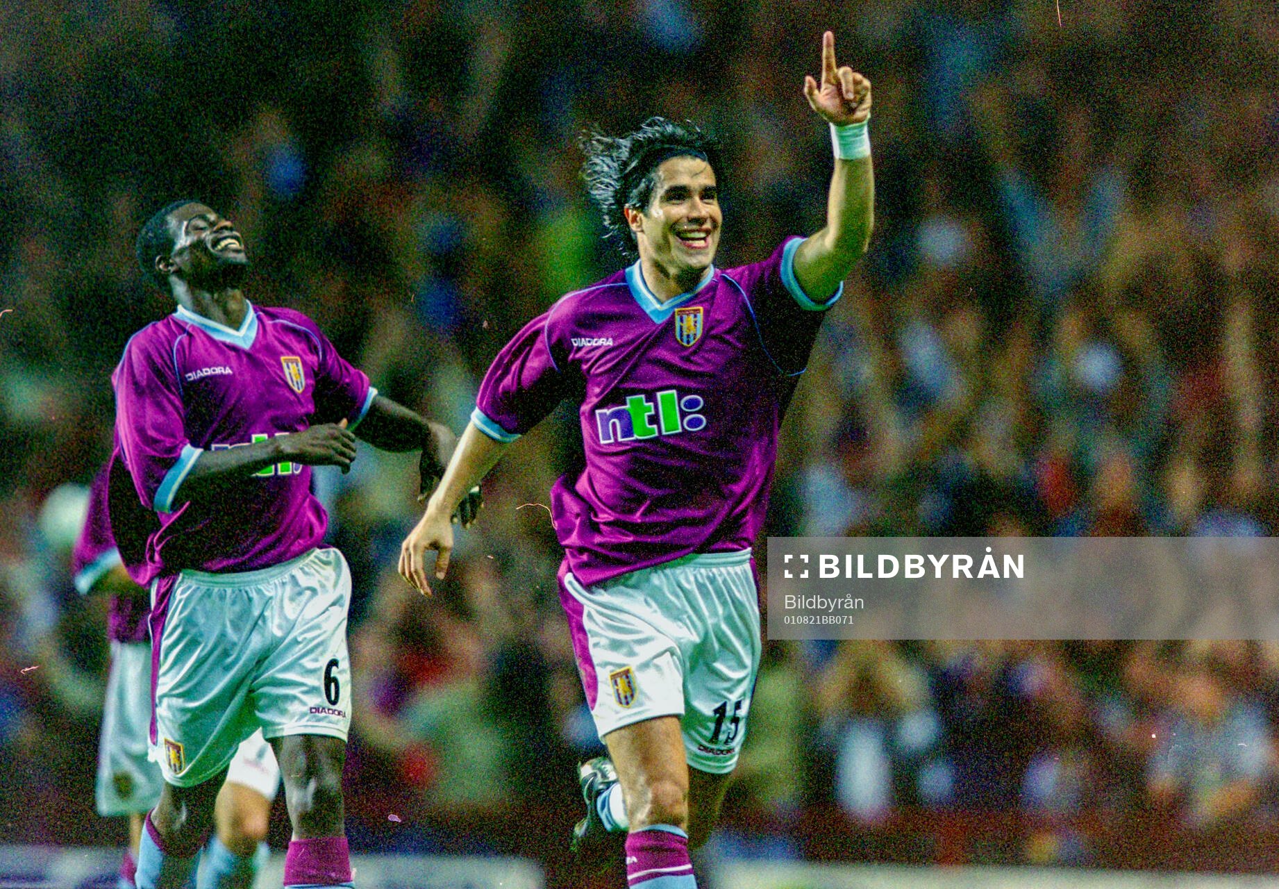 Football, UEFA Intertoto Cup, Final, Aston Villa - FC Basel 4-1: Juan Pablo Angel of Aston Villa celebrates his goal.