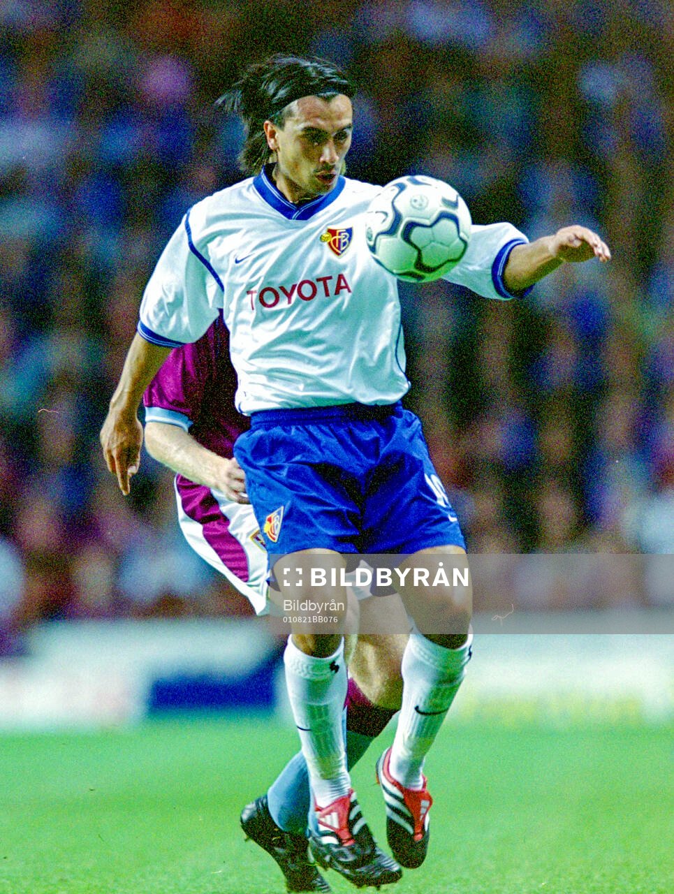 Football, UEFA Intertoto Cup, Final, Aston Villa - FC Basel 4-1: Hakan Yakin of Basel.