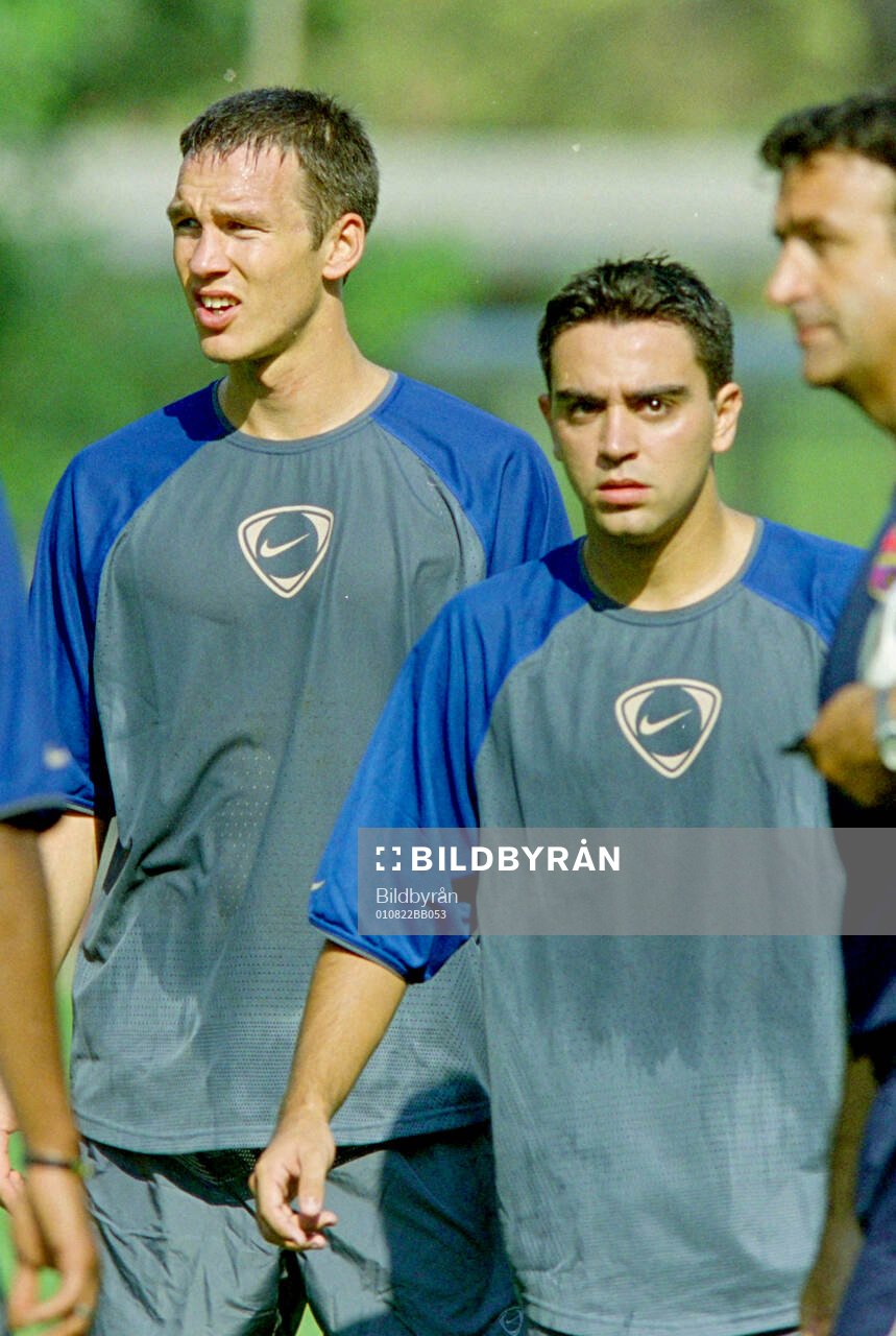 Patrik Andersson and Xavi of Barcelona
