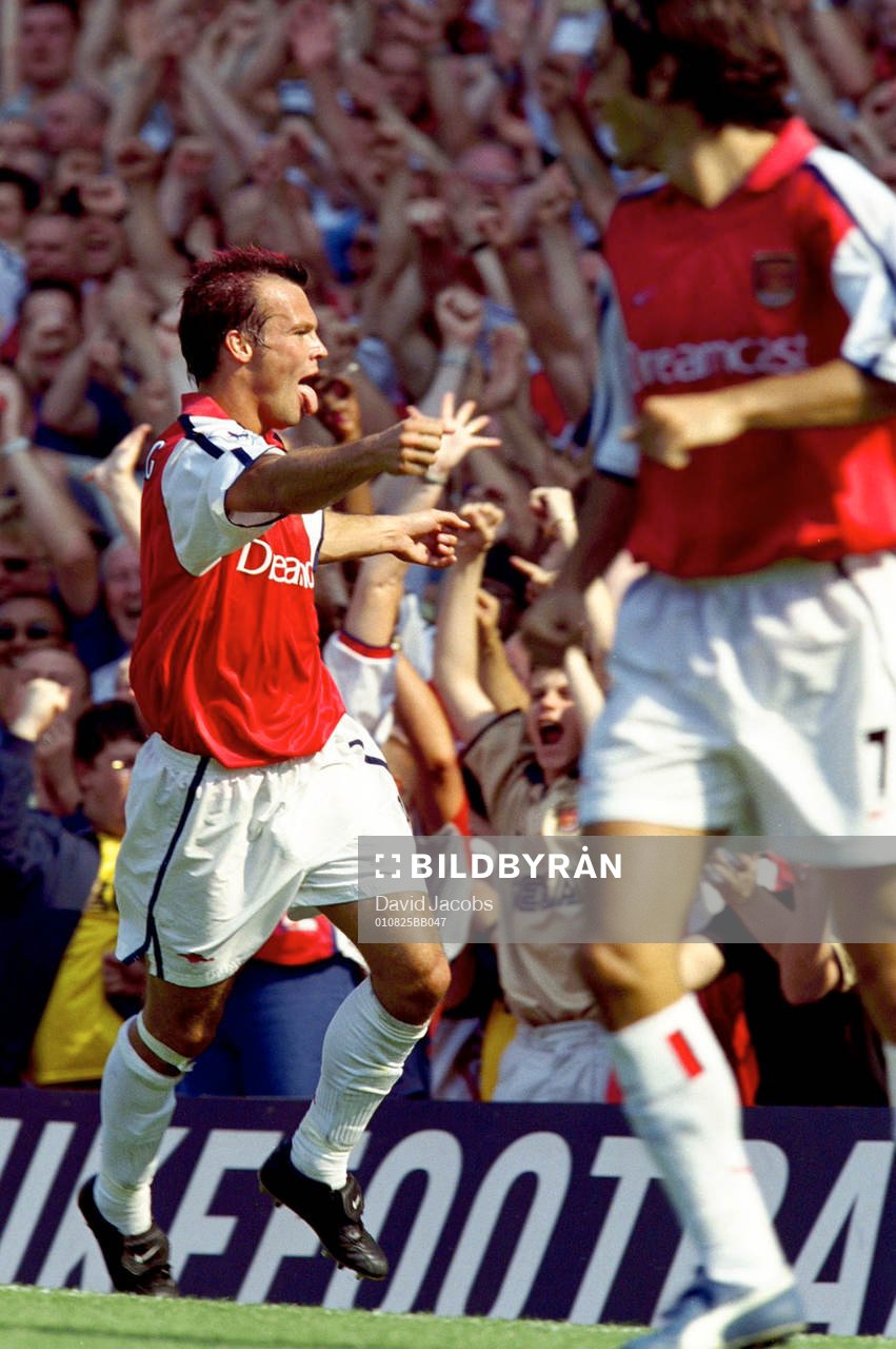  Fredrik Ljungberg, Arsenal, jubel efter sitt 1-0 mål.