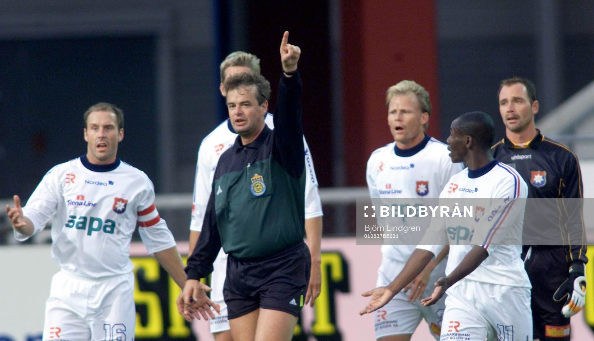 En olycklig Dick Last blev utvisad i 25:e minuten