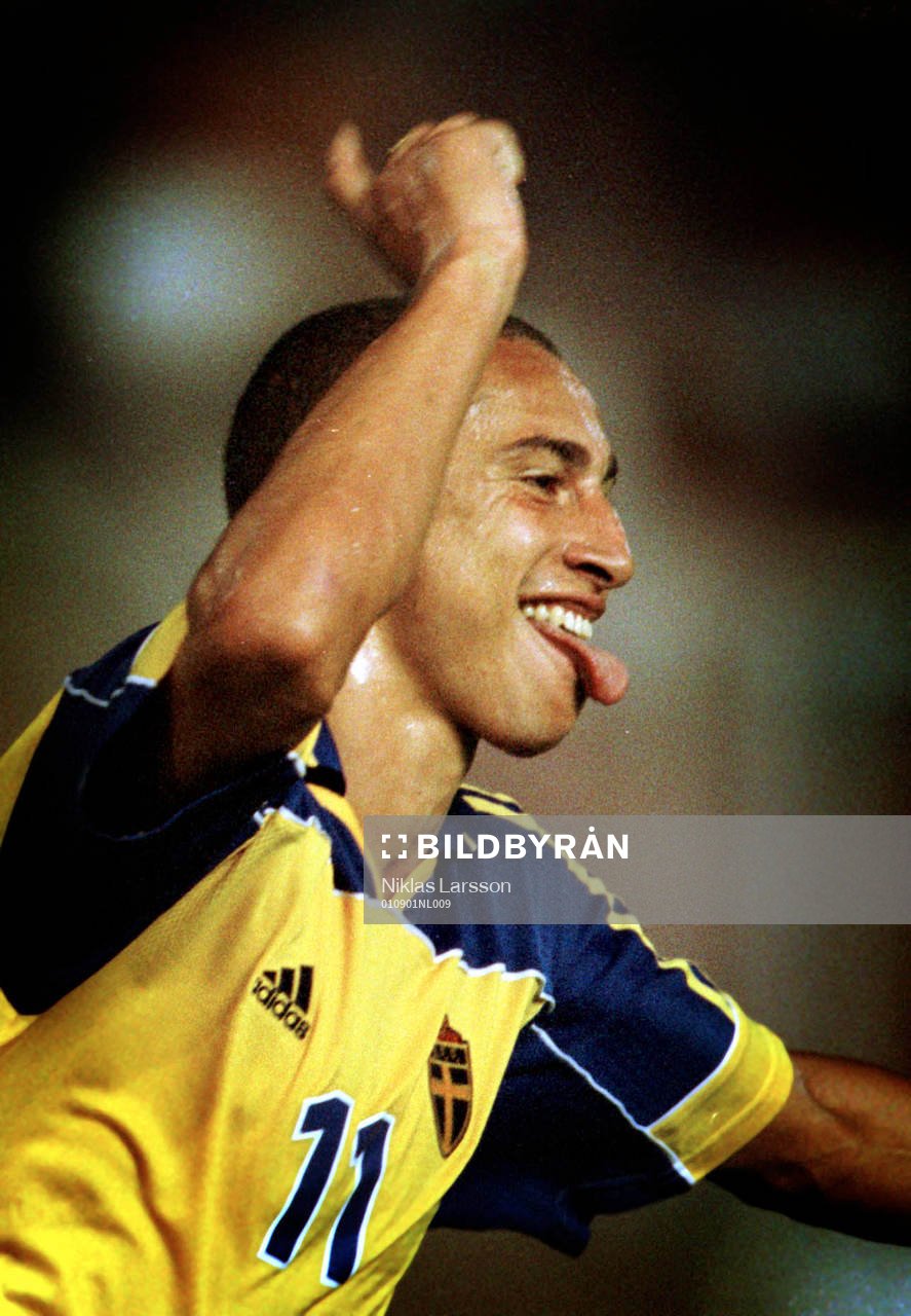 Henrik Larsson firar 1-0 målet