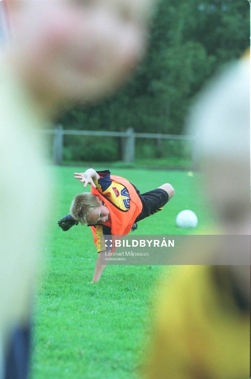 Fotboll IFK Hässleholm. Lagbild, jubel, småklubbsfotboll