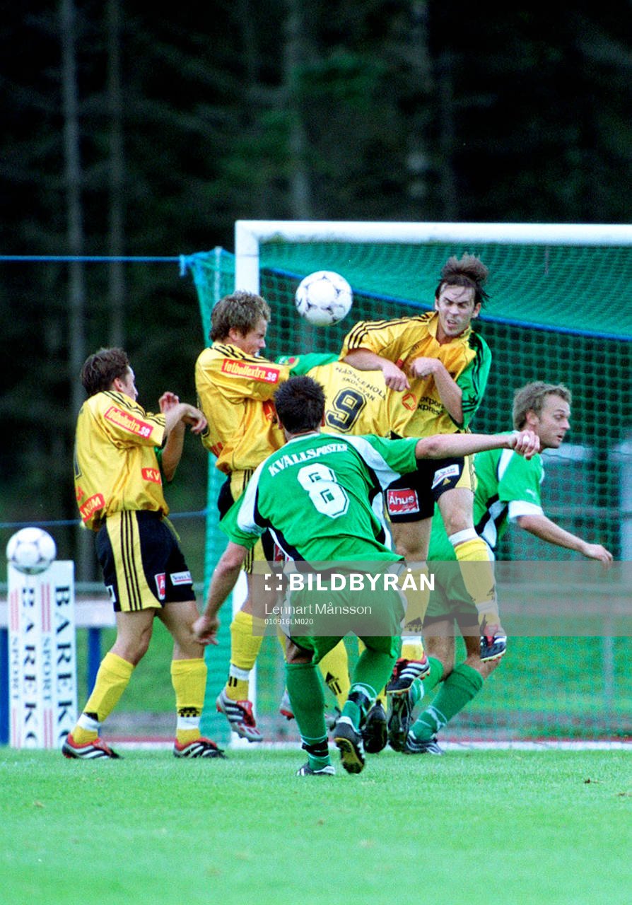 Fotboll IFK Hässleholm. Lagbild, jubel, småklubbsfotboll