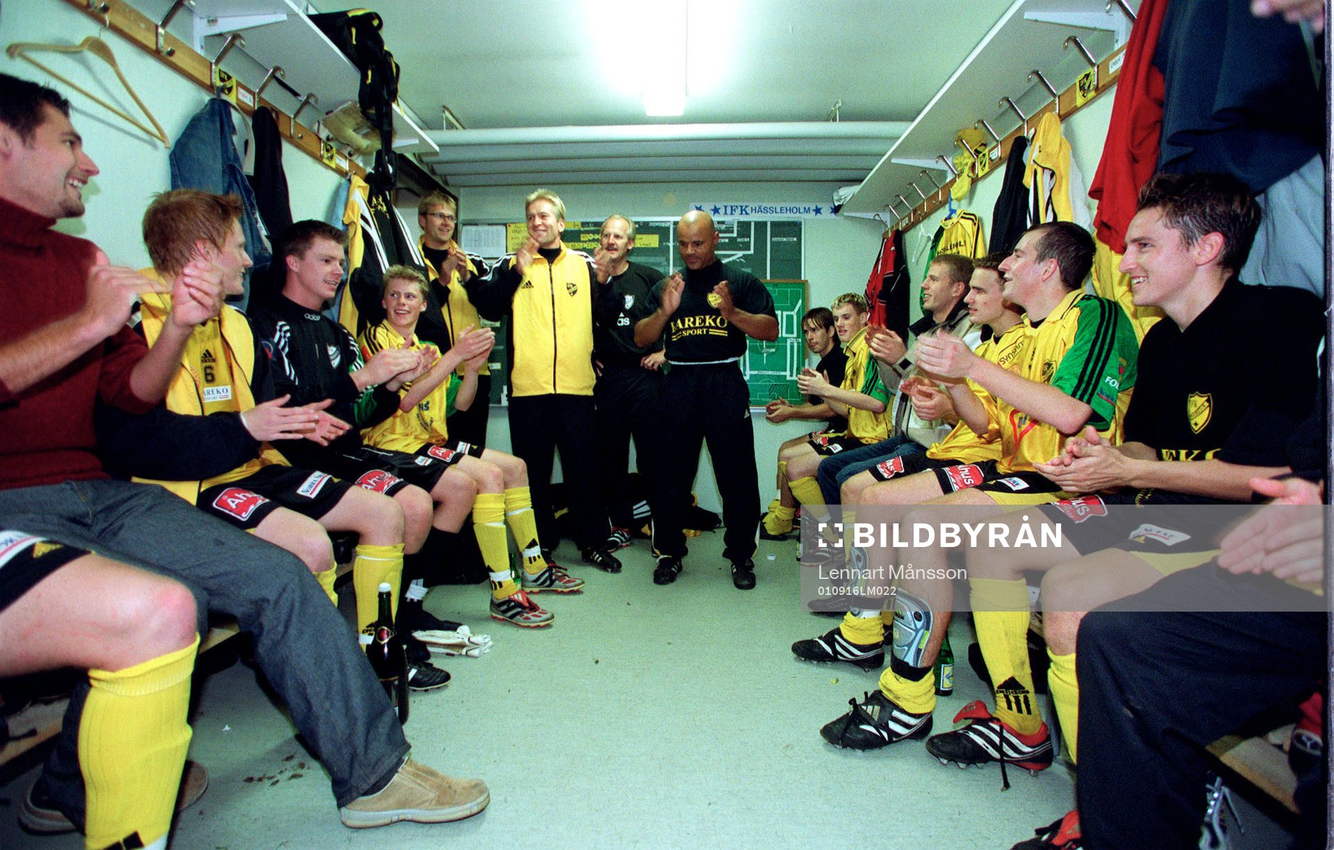 Fotboll IFK Hässleholm. Lagbild, jubel, småklubbsfotboll