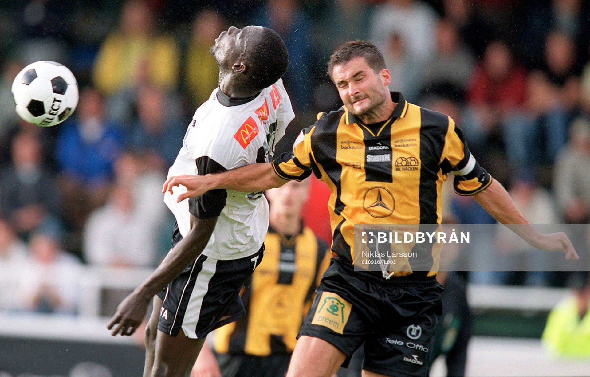 Joakim Söndergaard, Häcken i en duell med Paul Oyuga,
