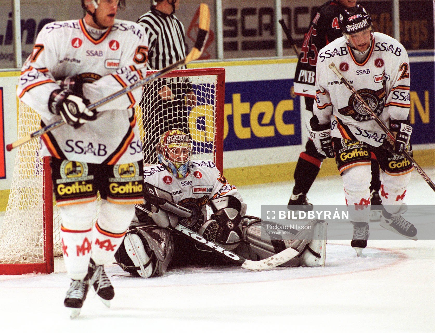Luleås spelarna Fredrik Svensson, målvakten Daniel
