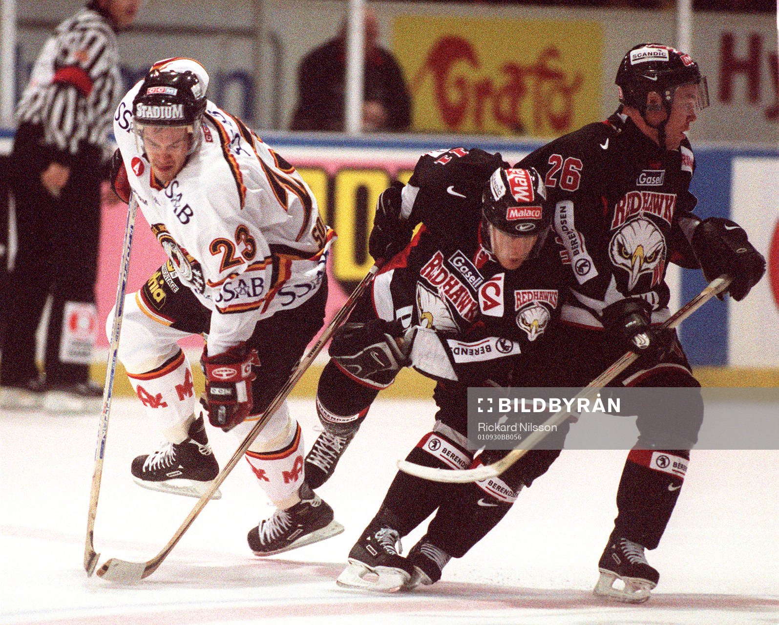 Redhawks Jan Hammar och Mikael Wahlberg lurar Luleås