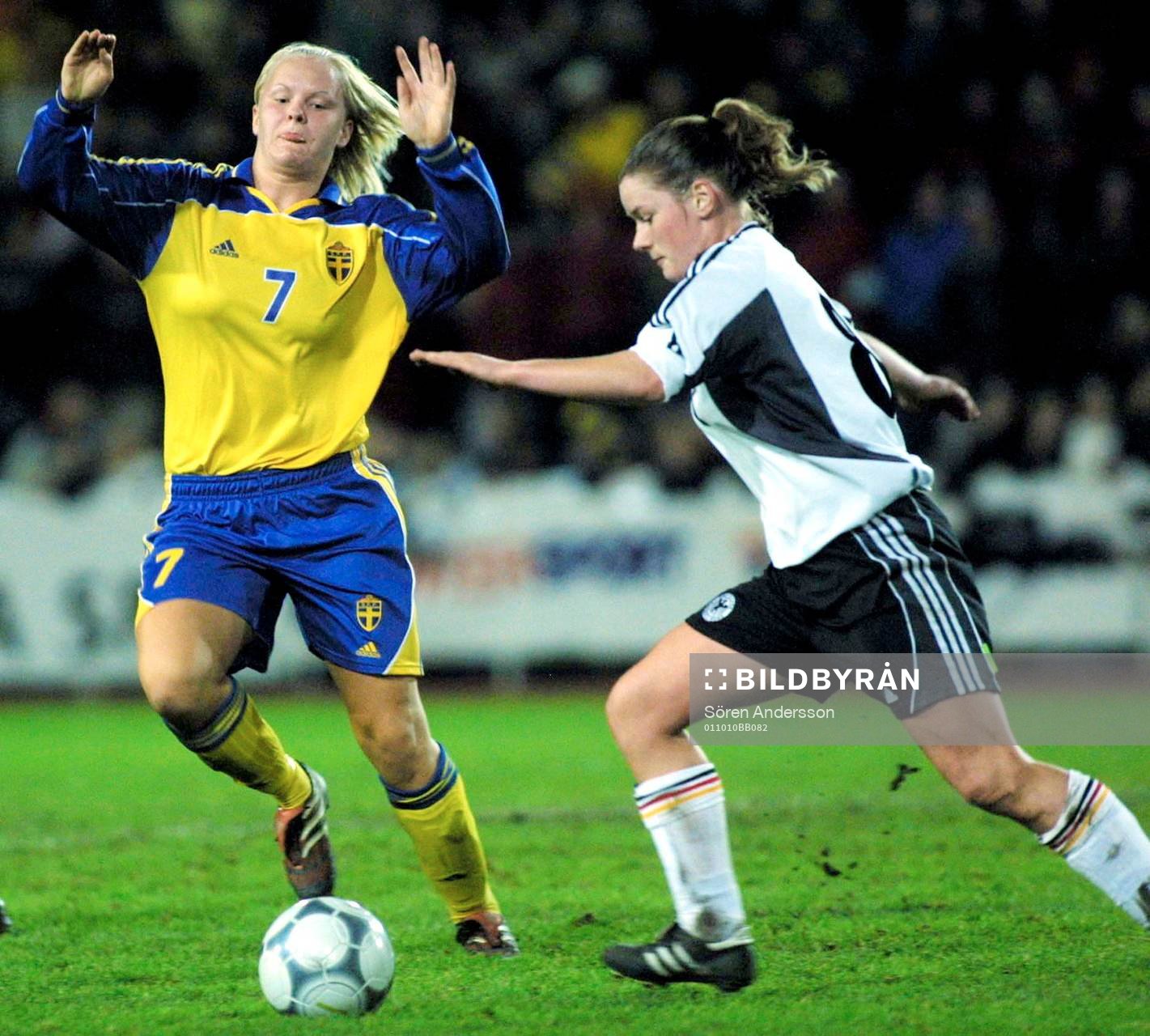 Nilla Fischer, Sverige och Anne-Kathrin Sabel, Tyskland