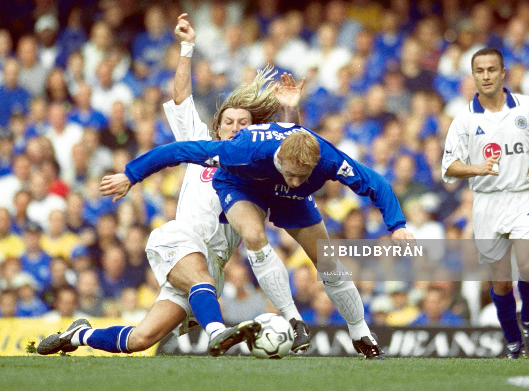 Robbie Savage, Leicester tacklar Mikael Forsell, Chelsea
