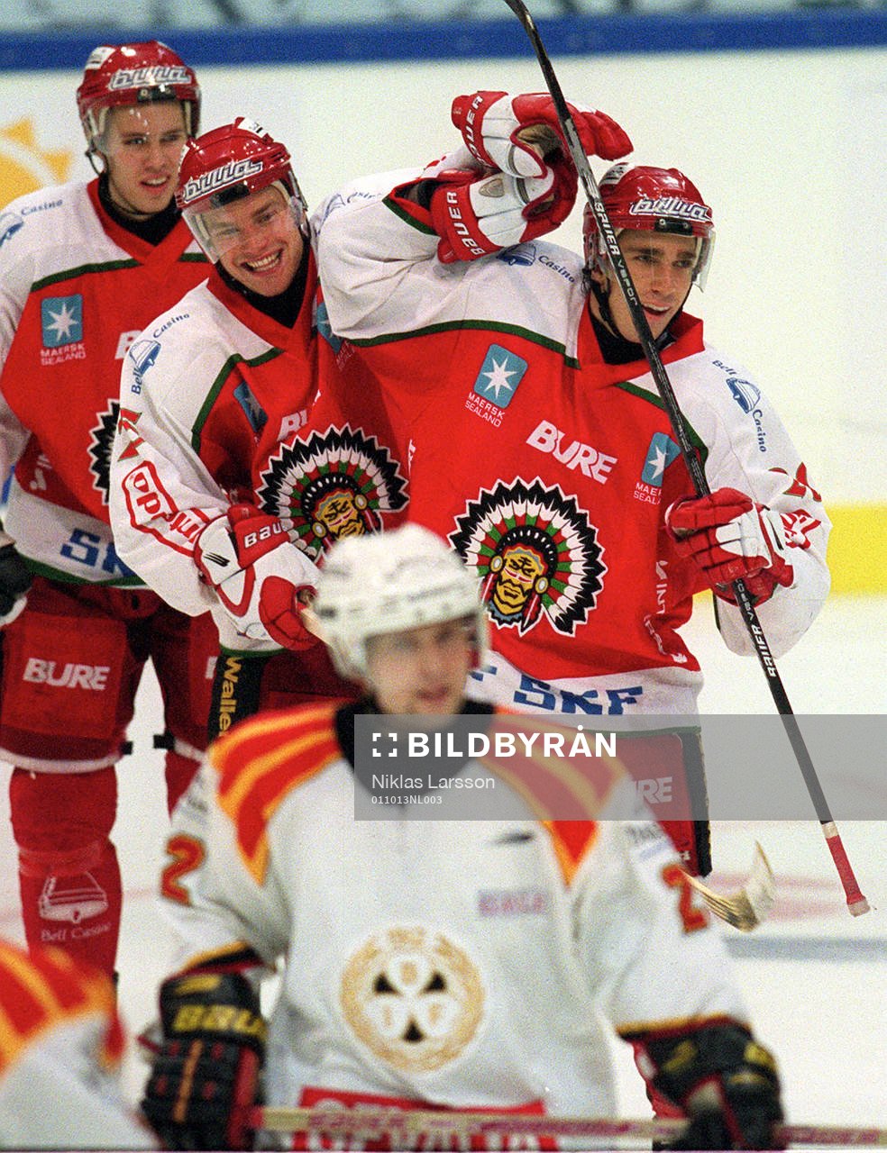 Joel Lundqvist gratuleras