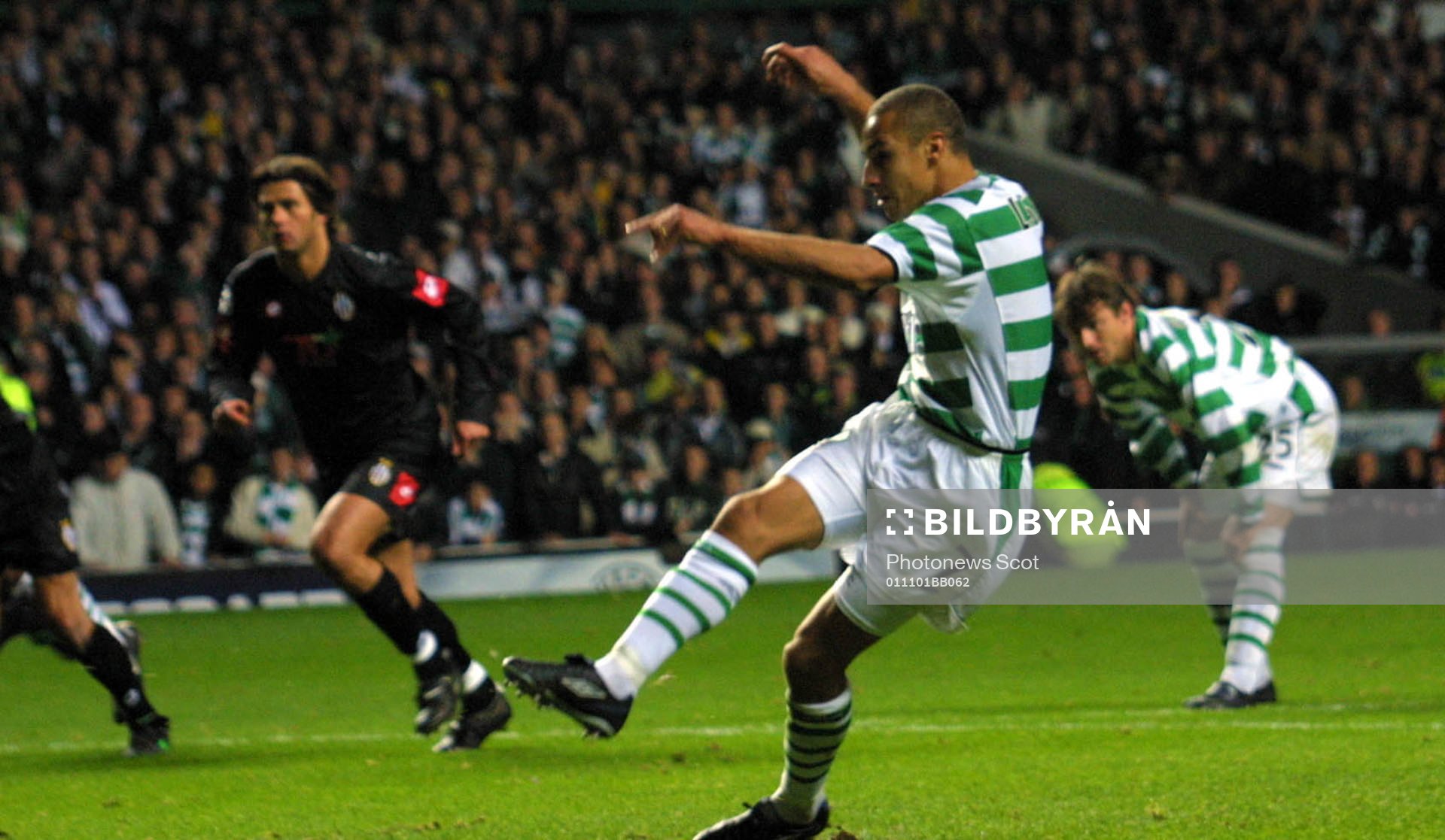  Henrik Larsson (Henke Larsson), Celtic gör ett straffmål.
