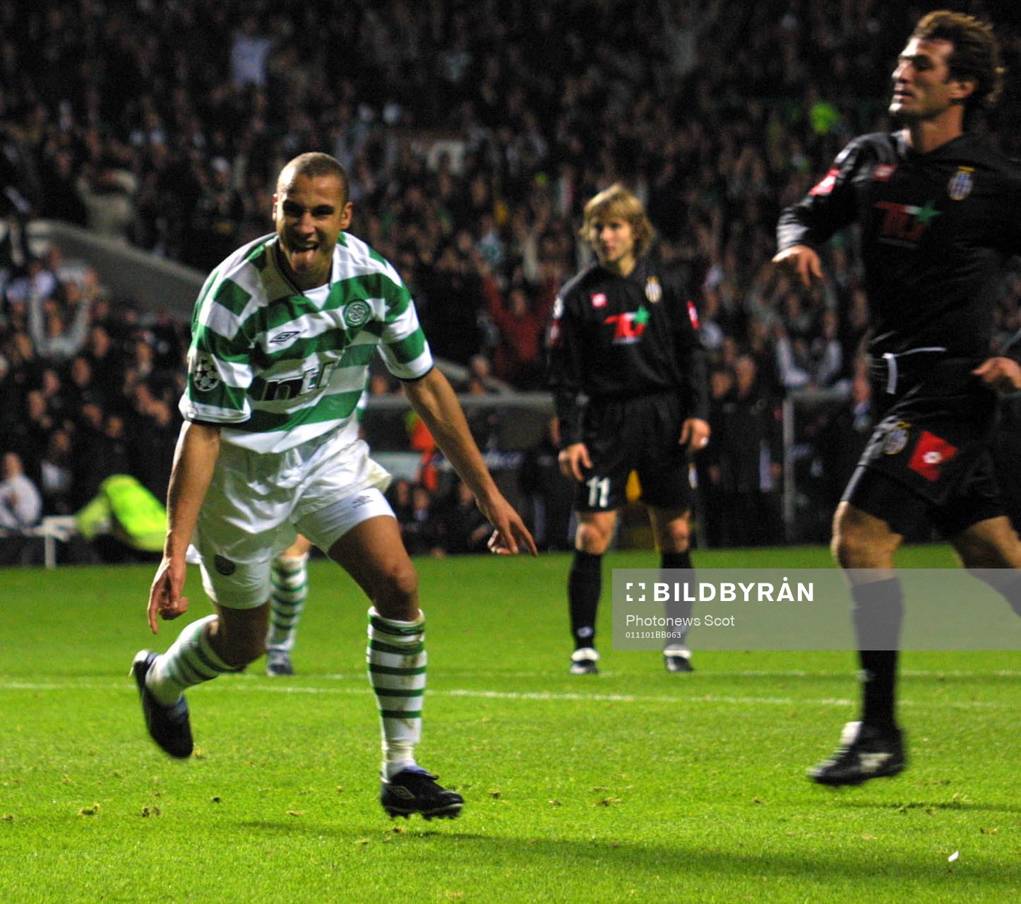  Henrik Larsson (Henke Larsson), Celtic gör ett straffmål, jubel