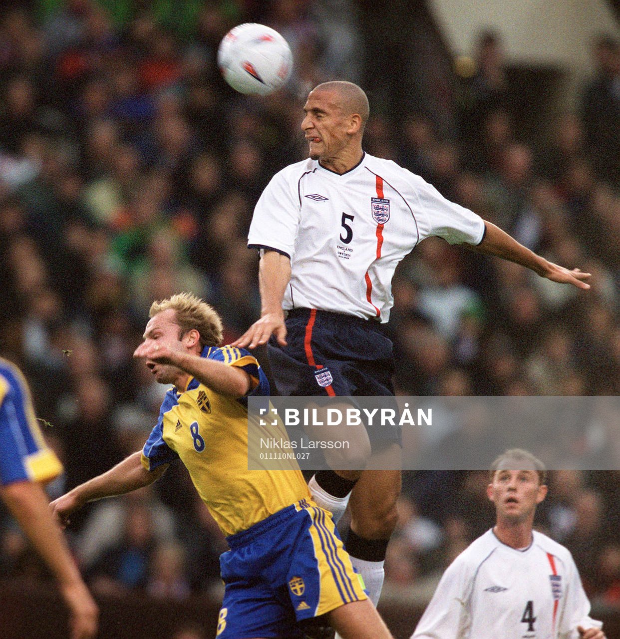 Håkan Mild, Sverige och Rio Ferdinand, England. Nickduell