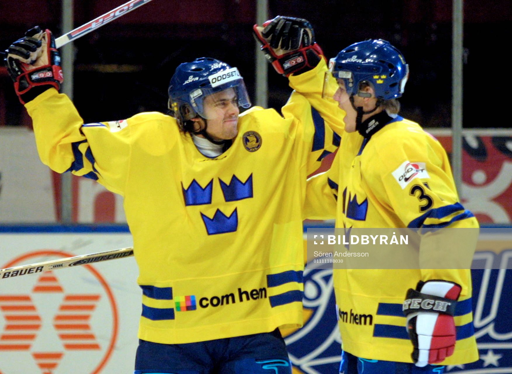 Henrik Zetterberg och  Jonas Johnson, Sverige jublar