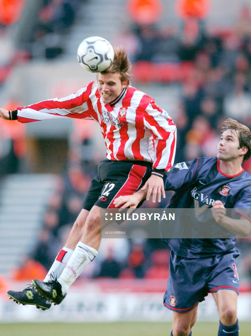  Anders Svensson, Southampton i nickduell med Jason McAteer, Sunderland.