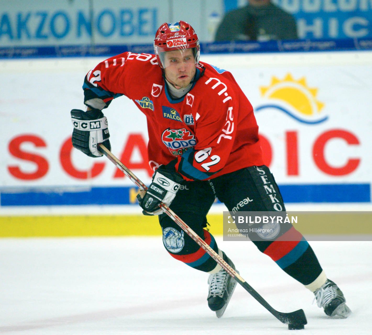 Mikael Wahlberg, Modo