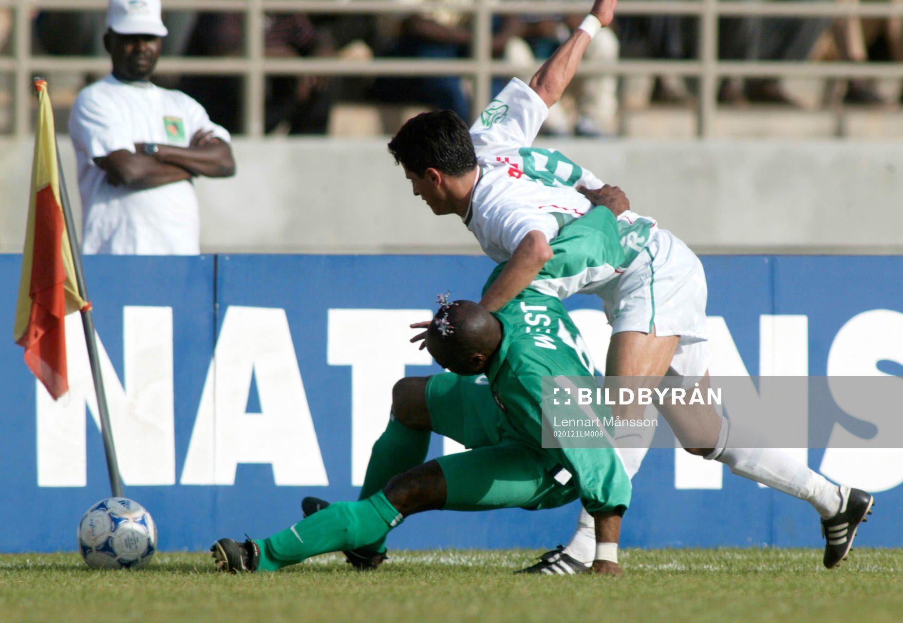 Rafik Saifi, Algeriet trycker ner Taribo West, Nigeria