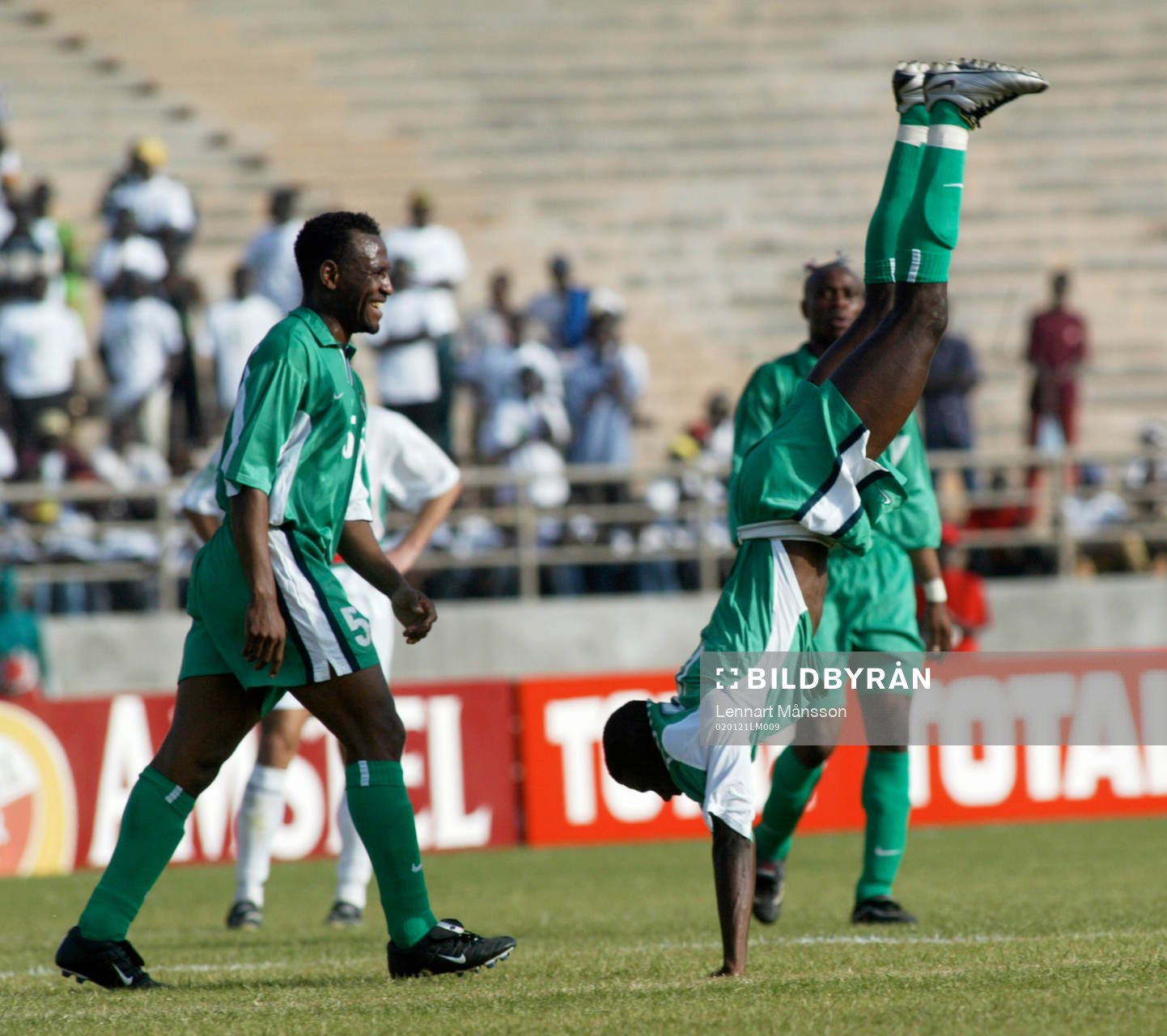  Så lycklig han blev, matchhjälten Julius Aghahowa, Nigeria