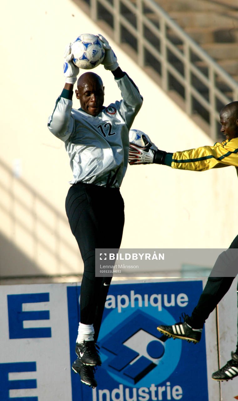   Nigeria, träning. Målvakts-träning, Ike Shorunmu. 