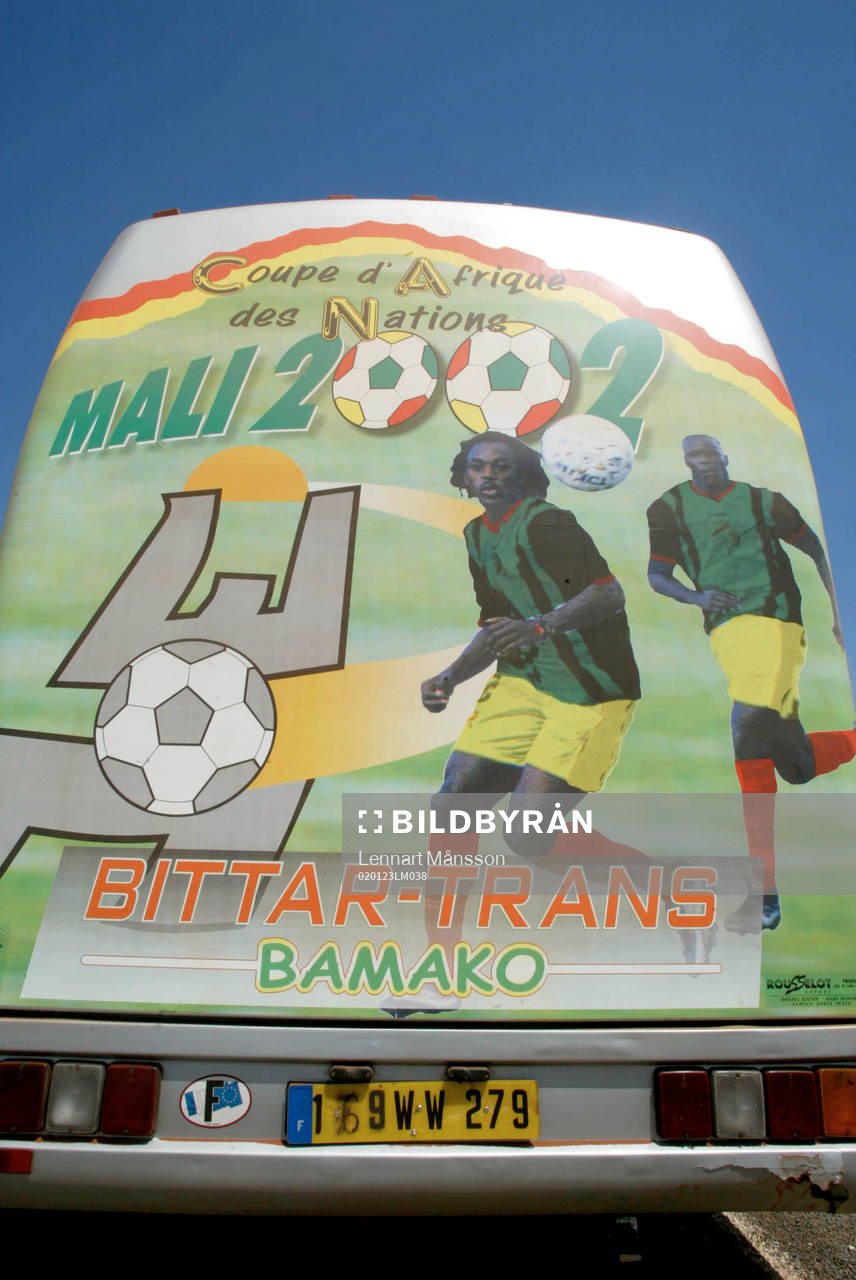 Afrikanska mästerskapen i fotboll i Mali. Mali, en underbart dekorerad buss transporterar hemmaspelarna.