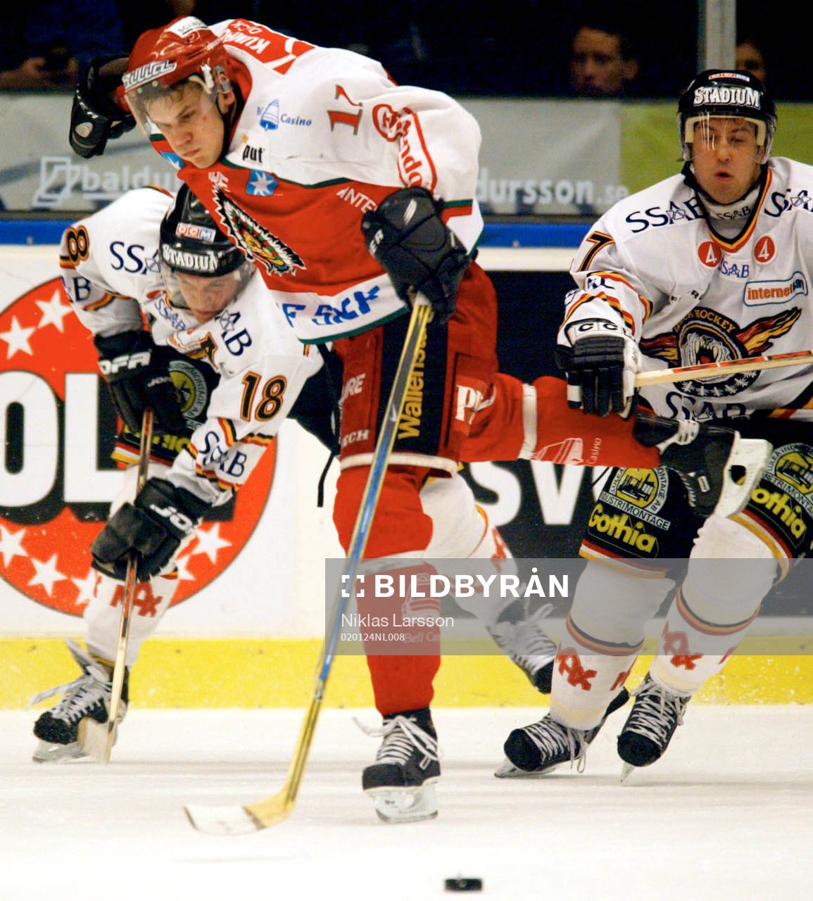 Magnus Kahnberg, Frölunda vinner en duell mot Per Ledin