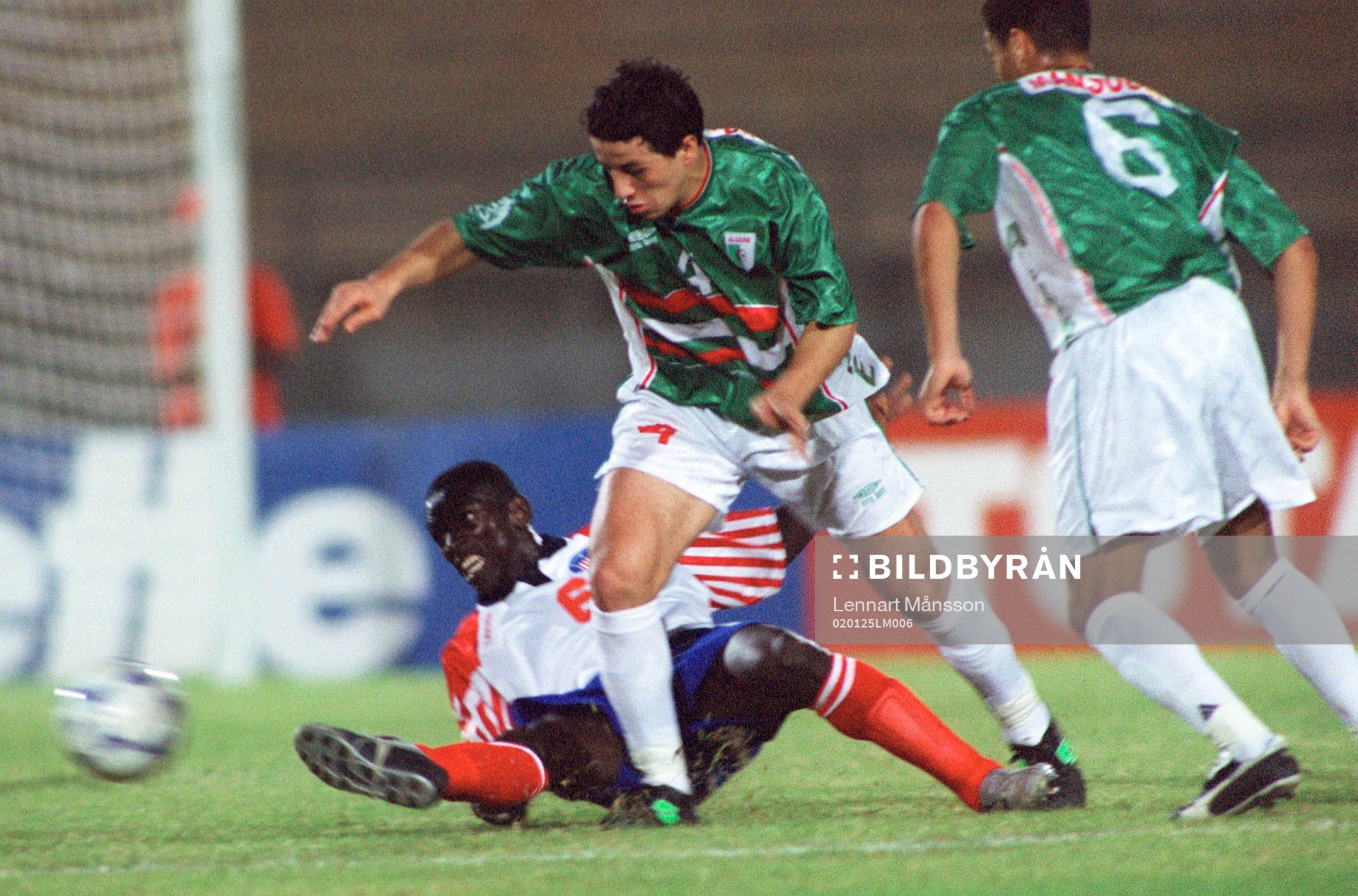 Nasseredini Karouche, Algeriet glidtacklas av Kelvin Sebwe,