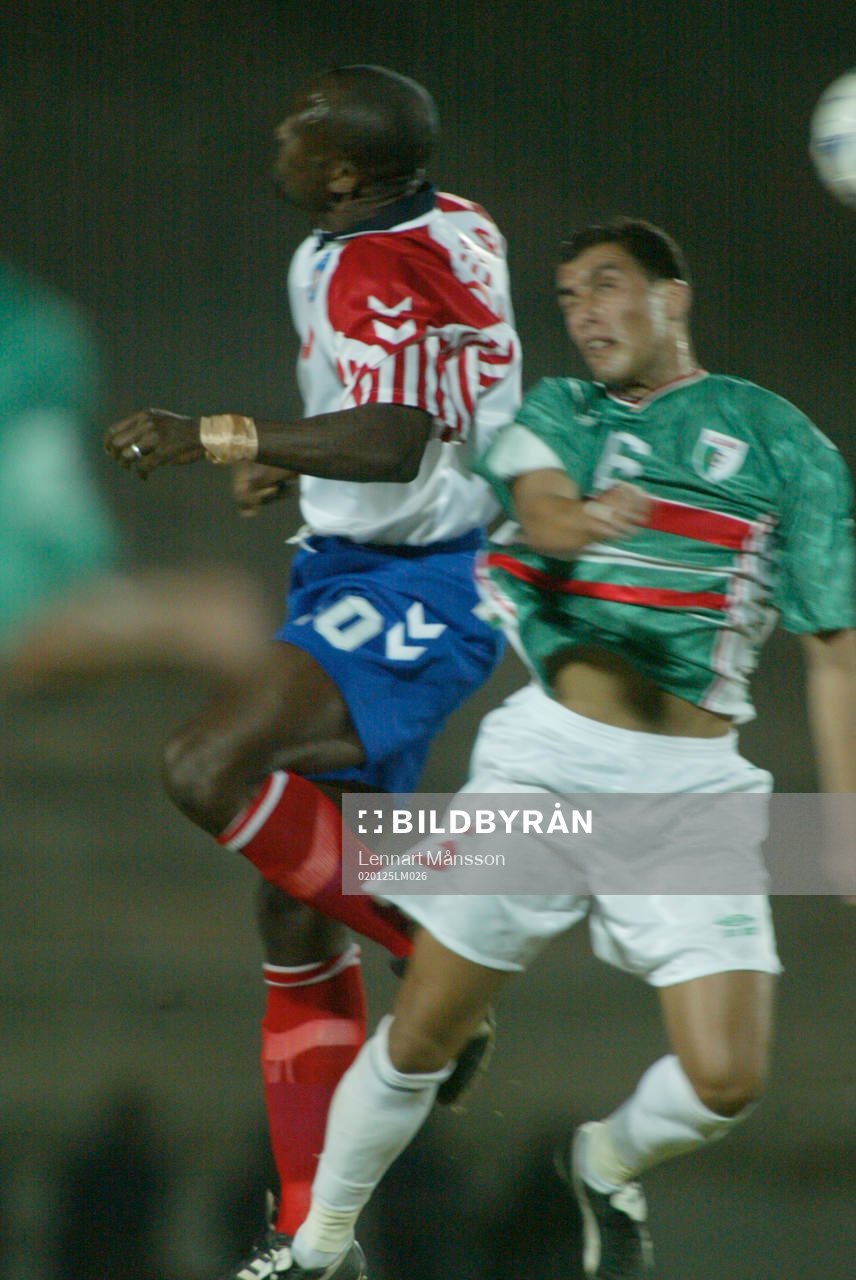  Afrikanska mästerskapen, Algeriet - Liberia : Nickduell,Jimmy Dixon, Liberia mot Mansouri, Algeriet.
