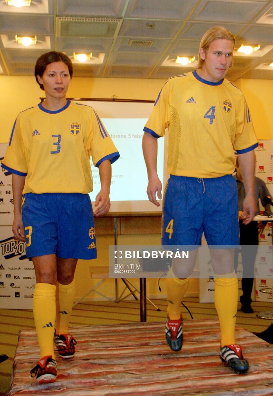 Jane Törnqvist och Mikael Dorsin. Landslagströjor