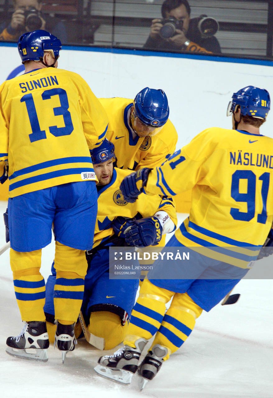 Michael Nylander gratuleras