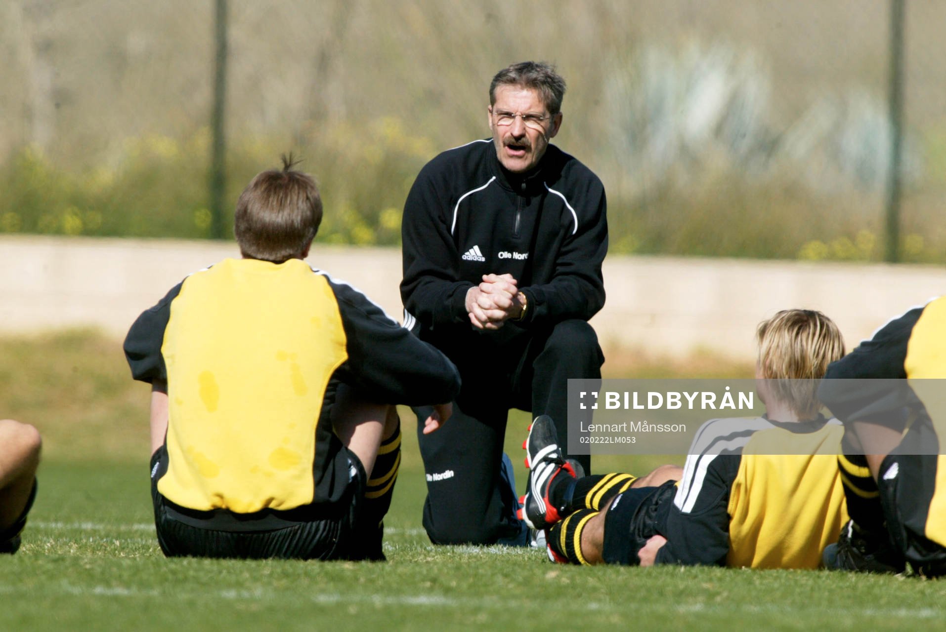  Olle Nordin ber en bön för bättre AIK år 2002.
