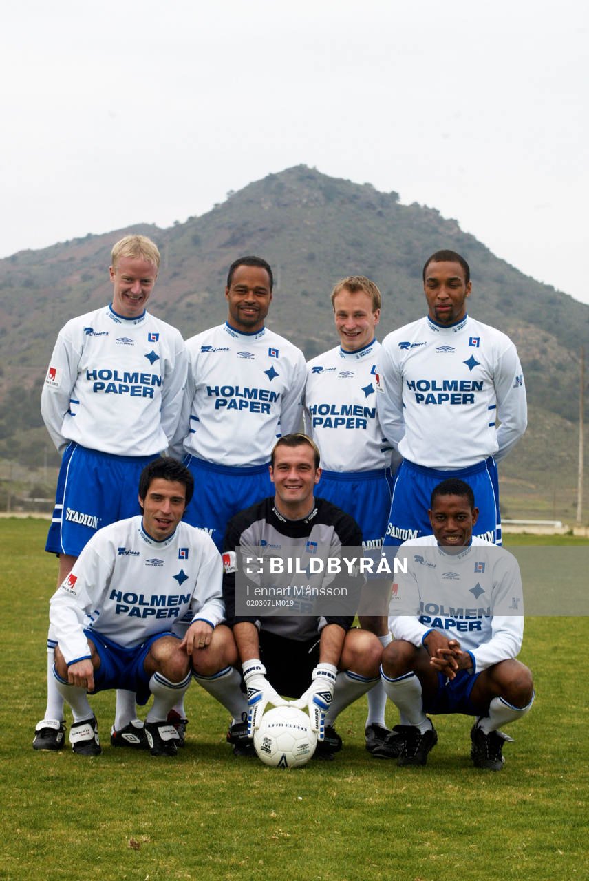 Sju nyförvärv, sittande fr.v.: Jojje Karatanasis, Balatz