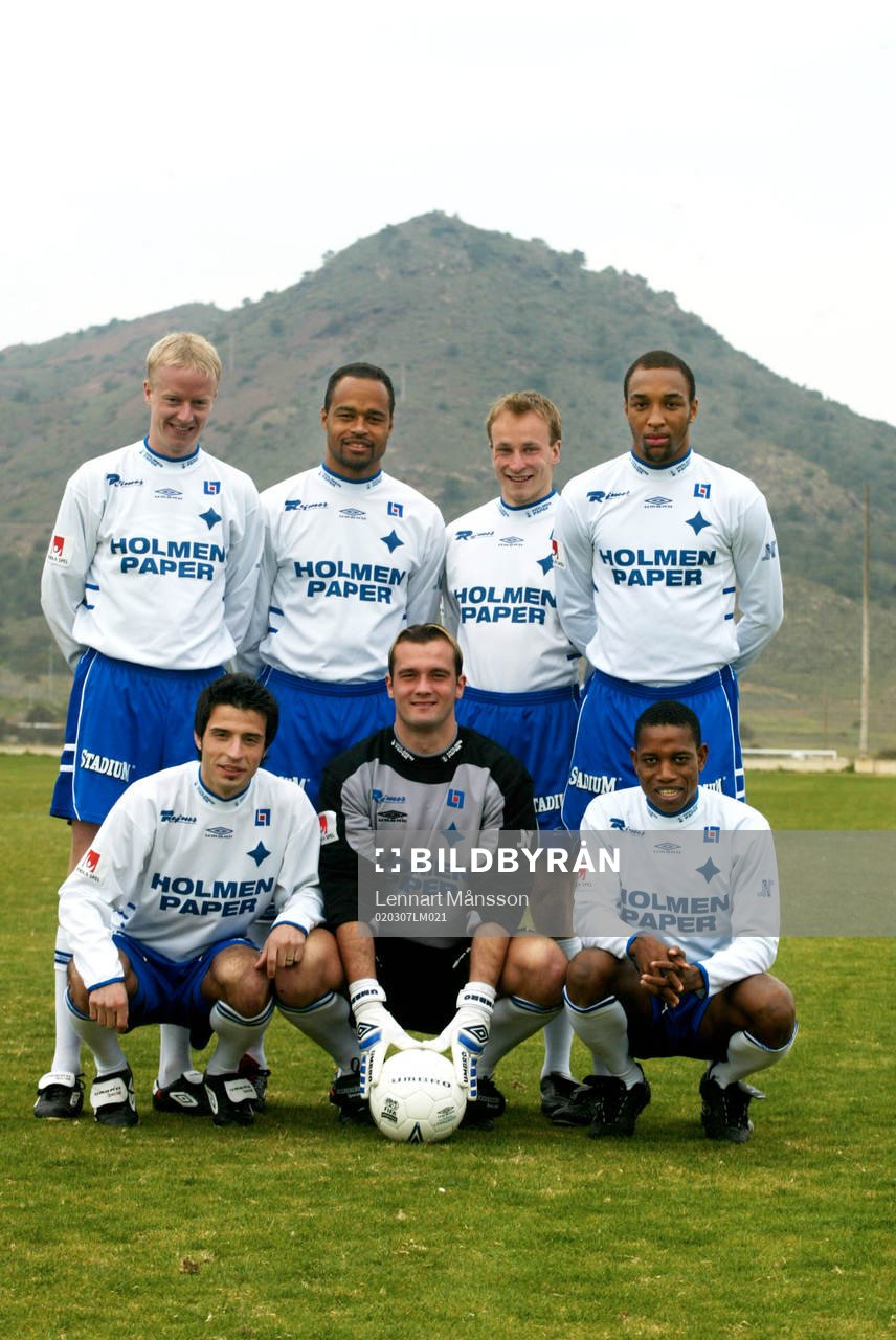 Sju nyförvärv, sittande fr.v.: Jojje Karatanasis, Balatz