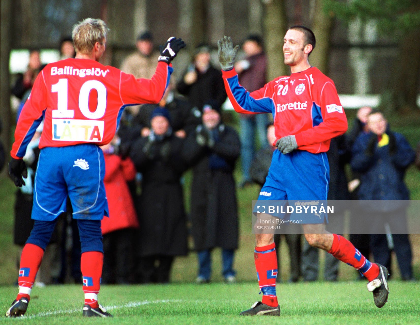 Rade Prica gratuleras av Hans Eklund