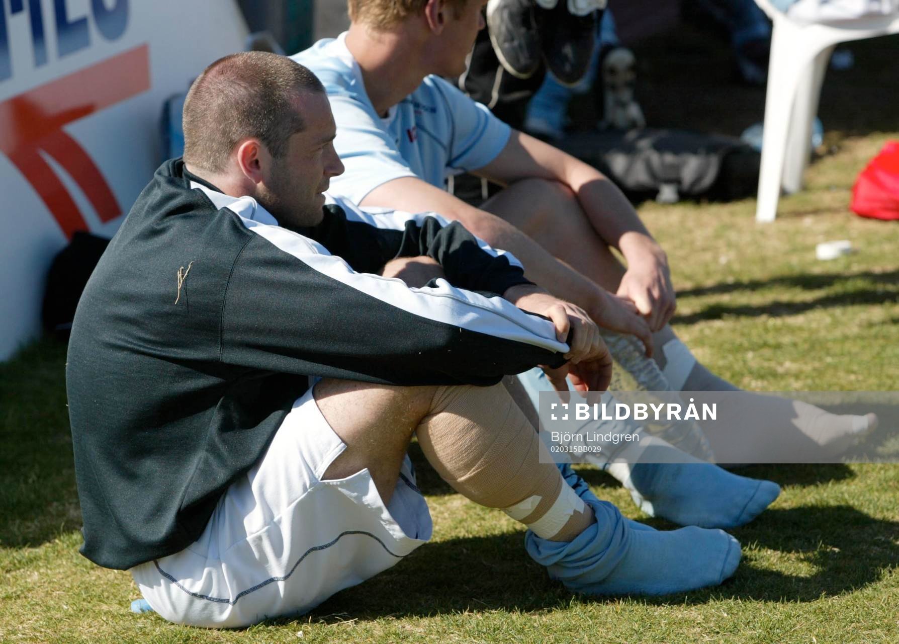 Fotboll, La Manga Cup, Malmö - Vålerengen: Hans Mattisson sitter besviken och skadad i vaden efter träningsmatchen mot Vålerengen
