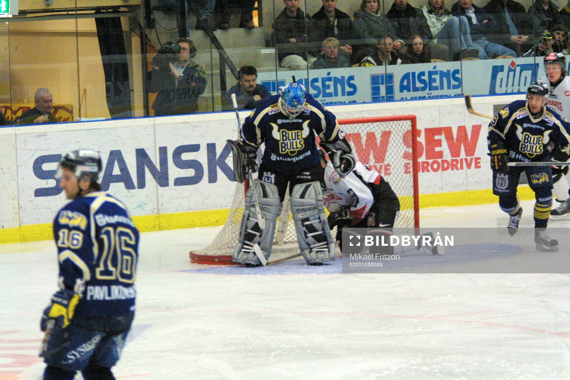 Det var ju pucken som skulle in bakom Stefan Liv, HV 71