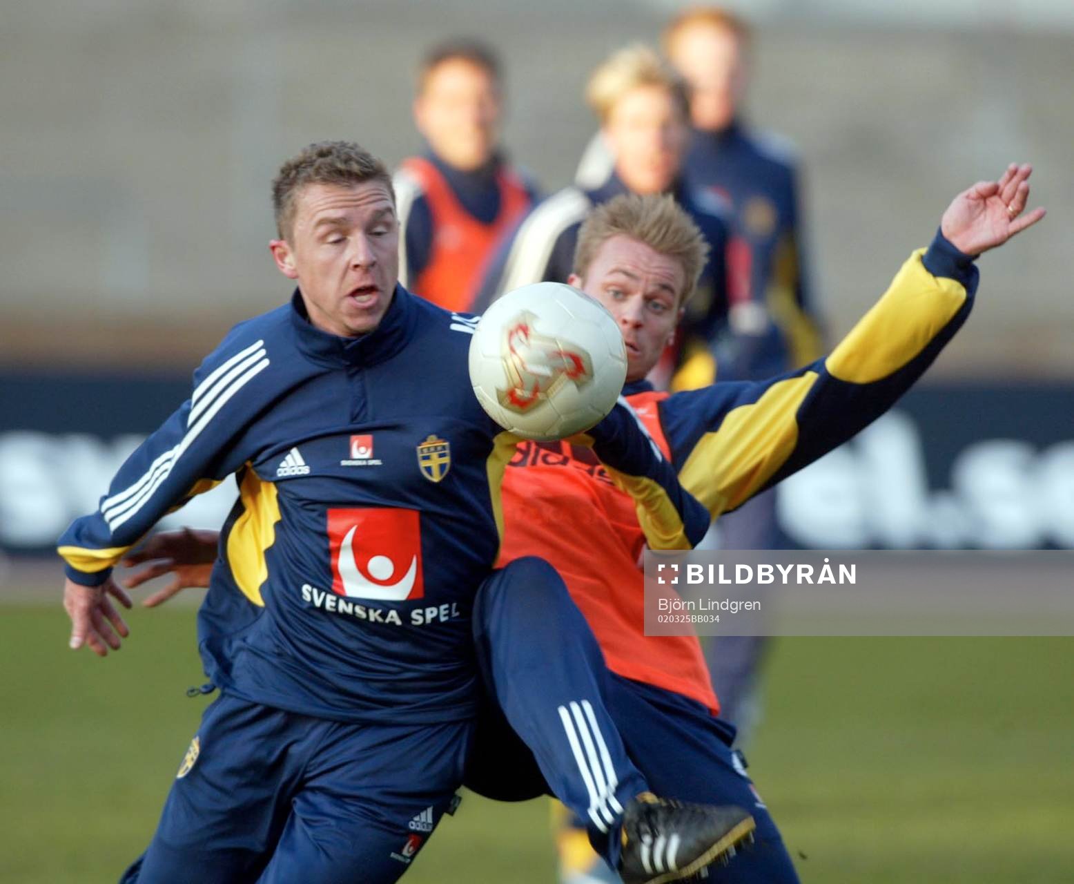 Fredrik Söderström och Mattias Jonson i närkamp