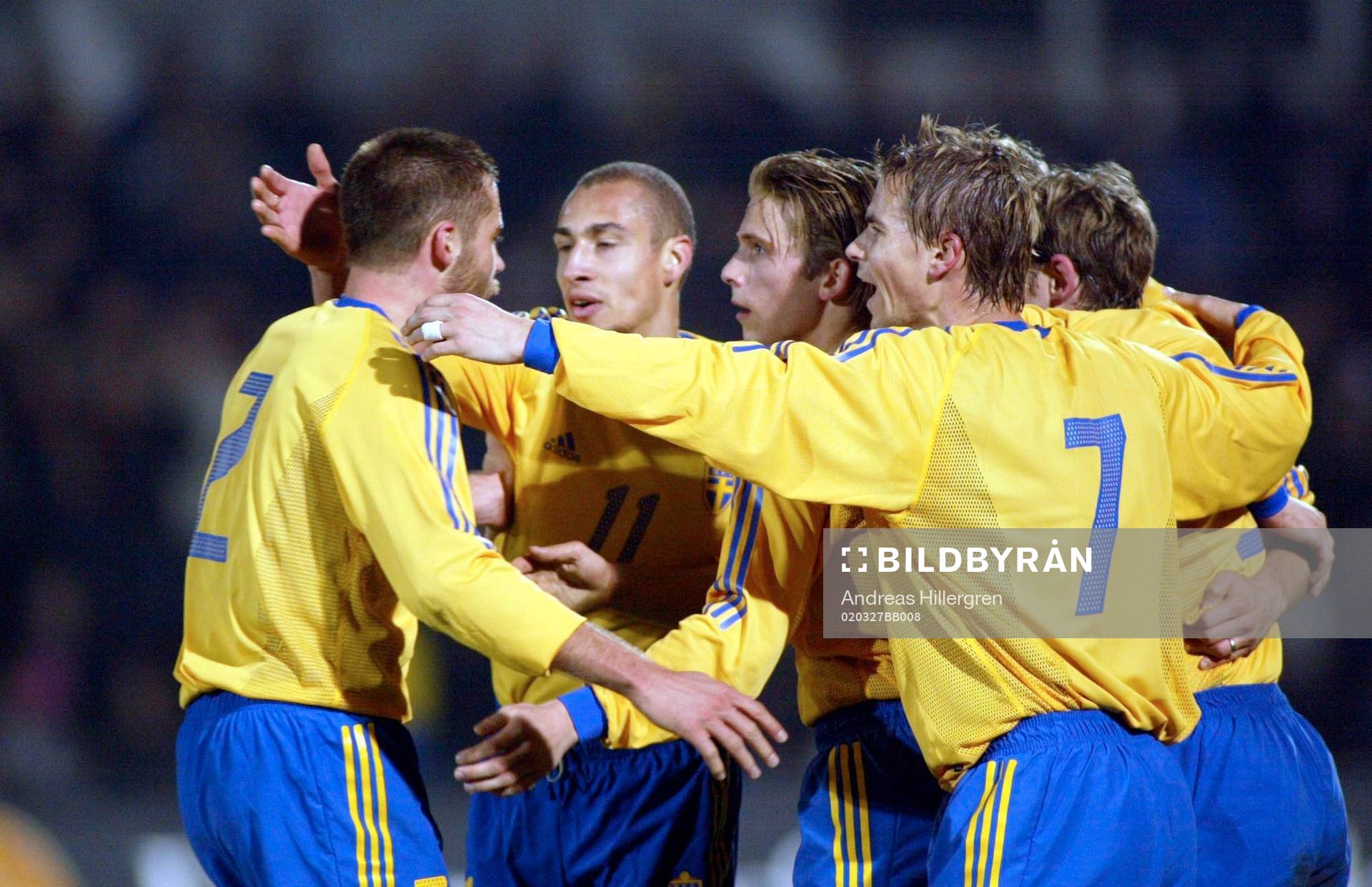  Jubel Sverige fr. v. Olof Mellberg, Henrik Larsson, Anders Svensson, Marcus Allbäck (skymd), Jesper Blomqvist (skymd) och Niclas Alexandersson