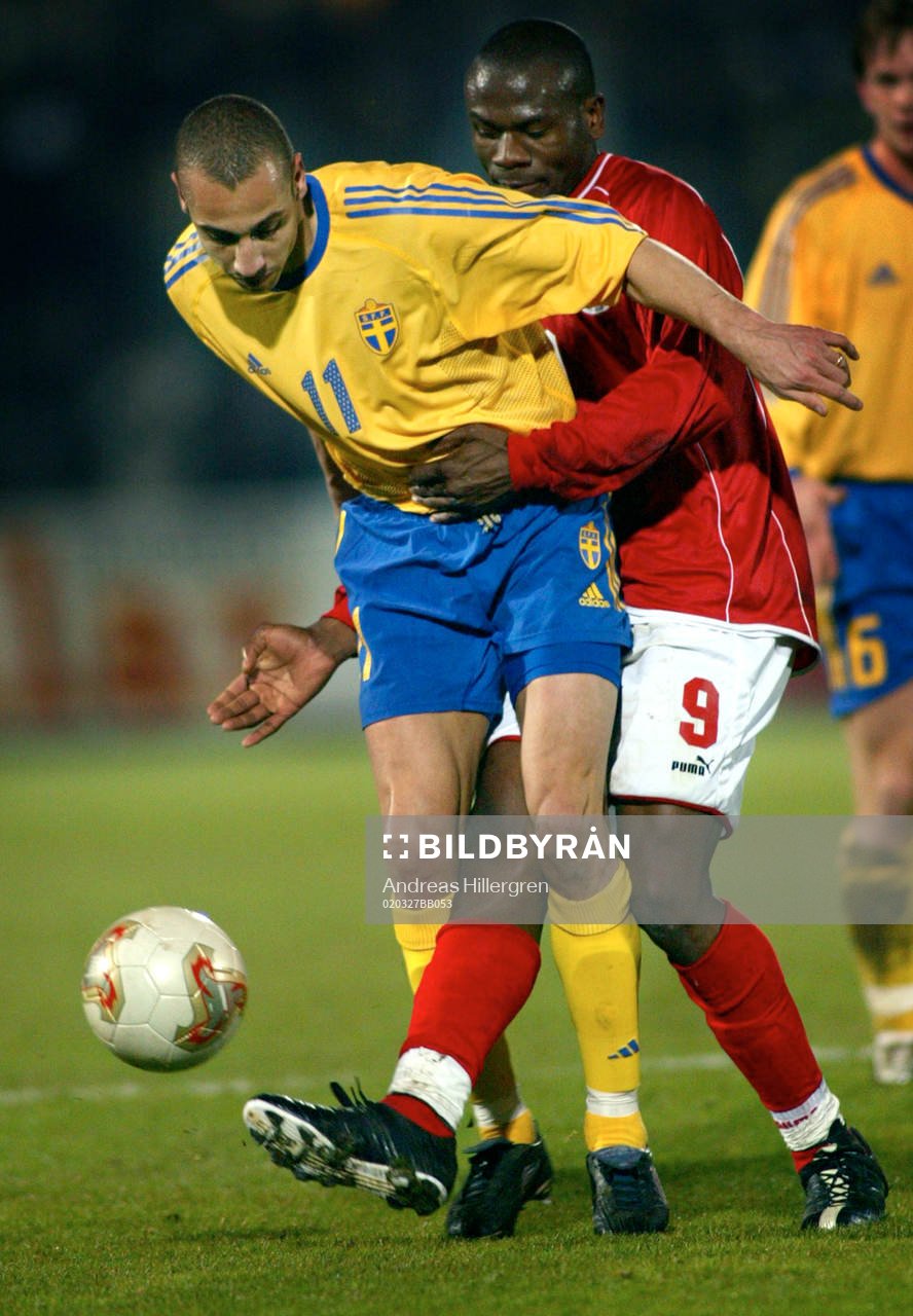 Sverige - Schweiz: Henrik Larsson, Sverige, Blaise N´Kufo,