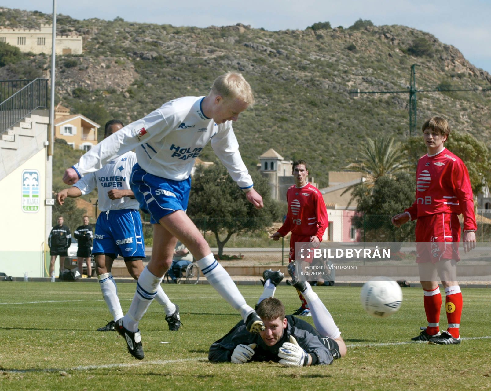 Först gjorde Niklas Fredriksson 1-0, här klipper han in