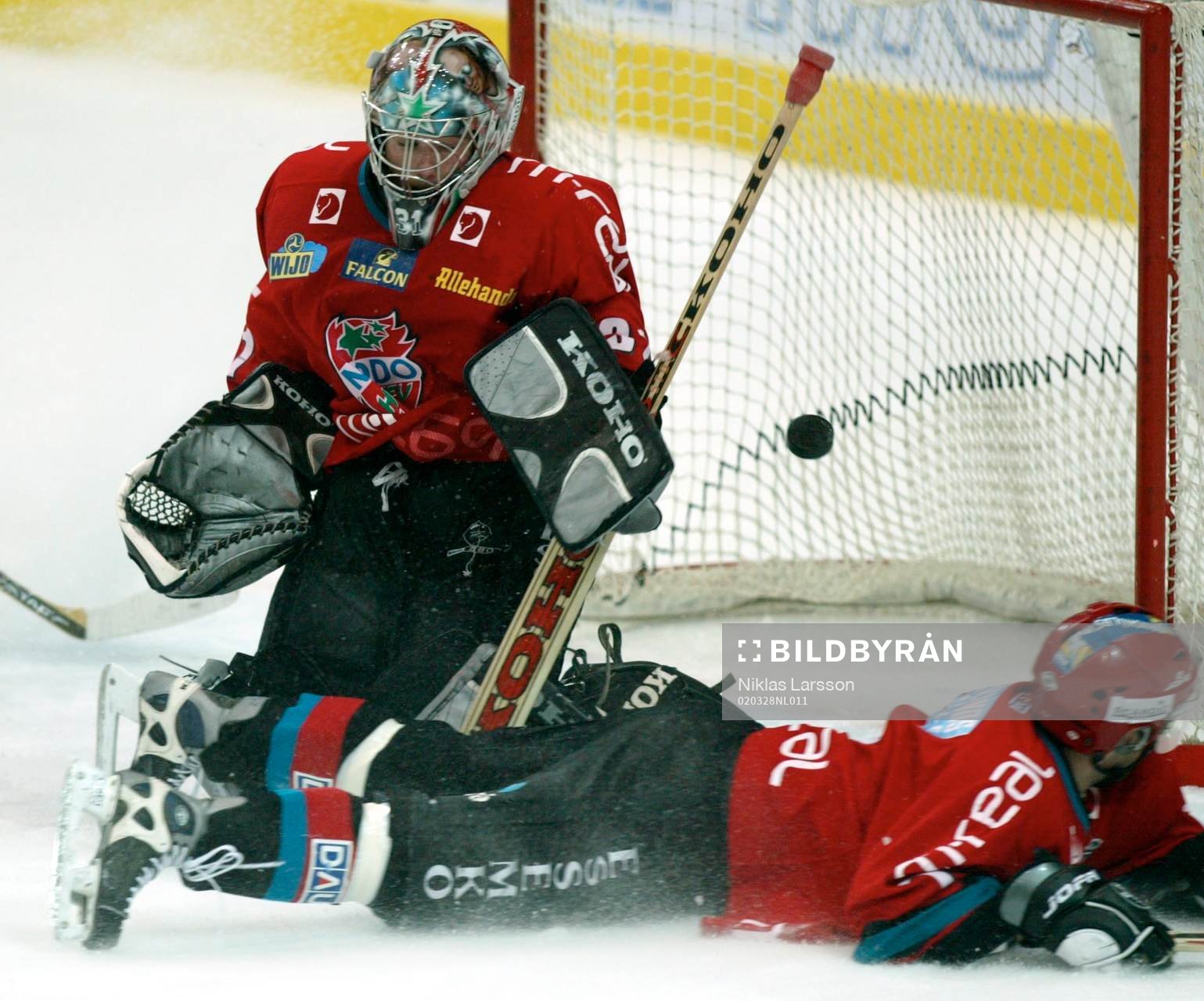Tobias Lundström släpper in Magnus Kahnbergs 2-0 mål