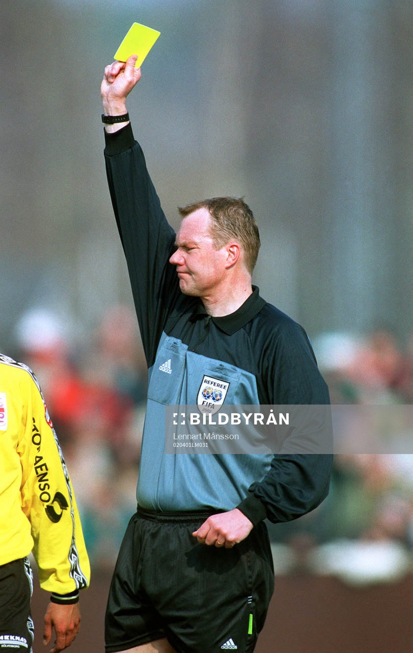 Domare, Karl-Erik Nilsson, gult kort, varning