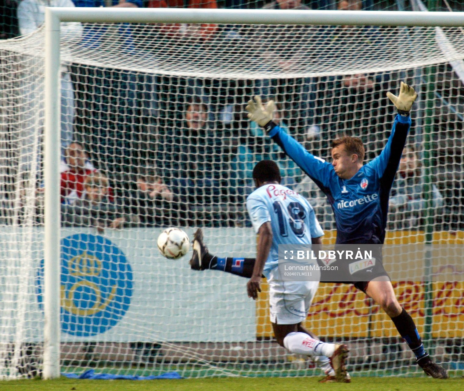 Peter Ijeh, Malmö nickar in 2-3 bakom Fredrik Larsson,
