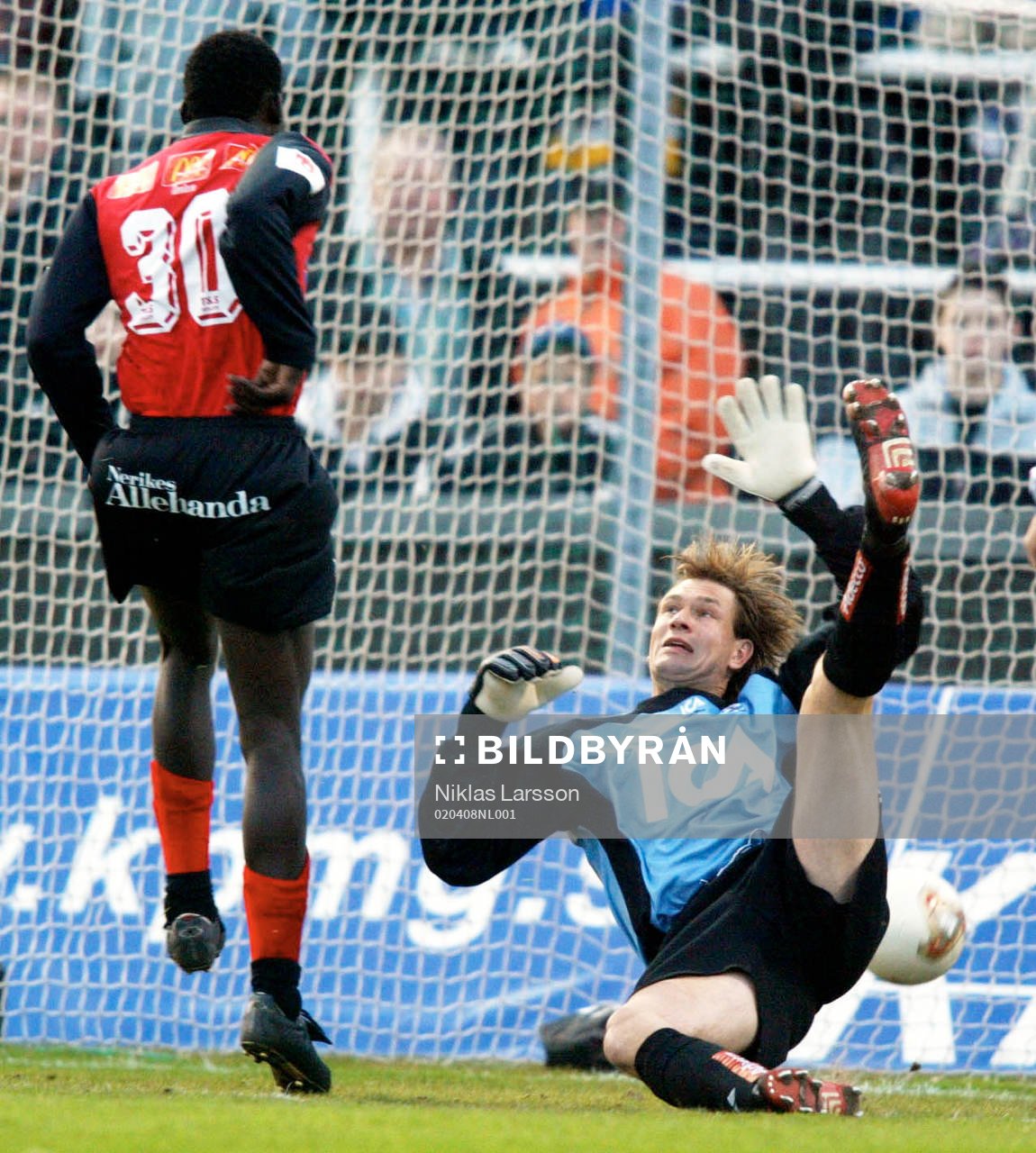 Paul Oyuga, Örebro gör 1-0 bakom Bengt Andersson,